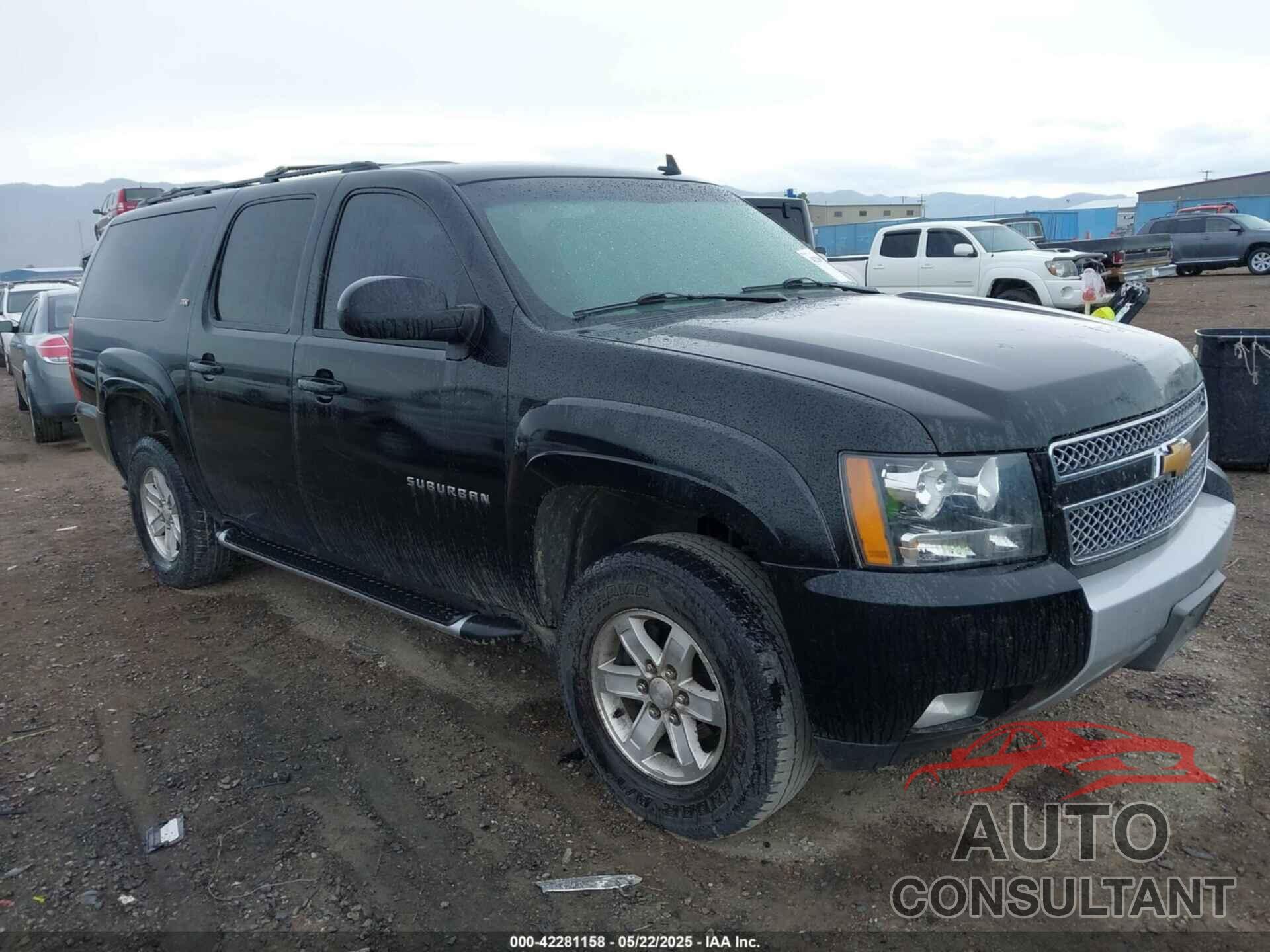 CHEVROLET SUBURBAN 1500 2013 - 1GNSKJE76DR260443