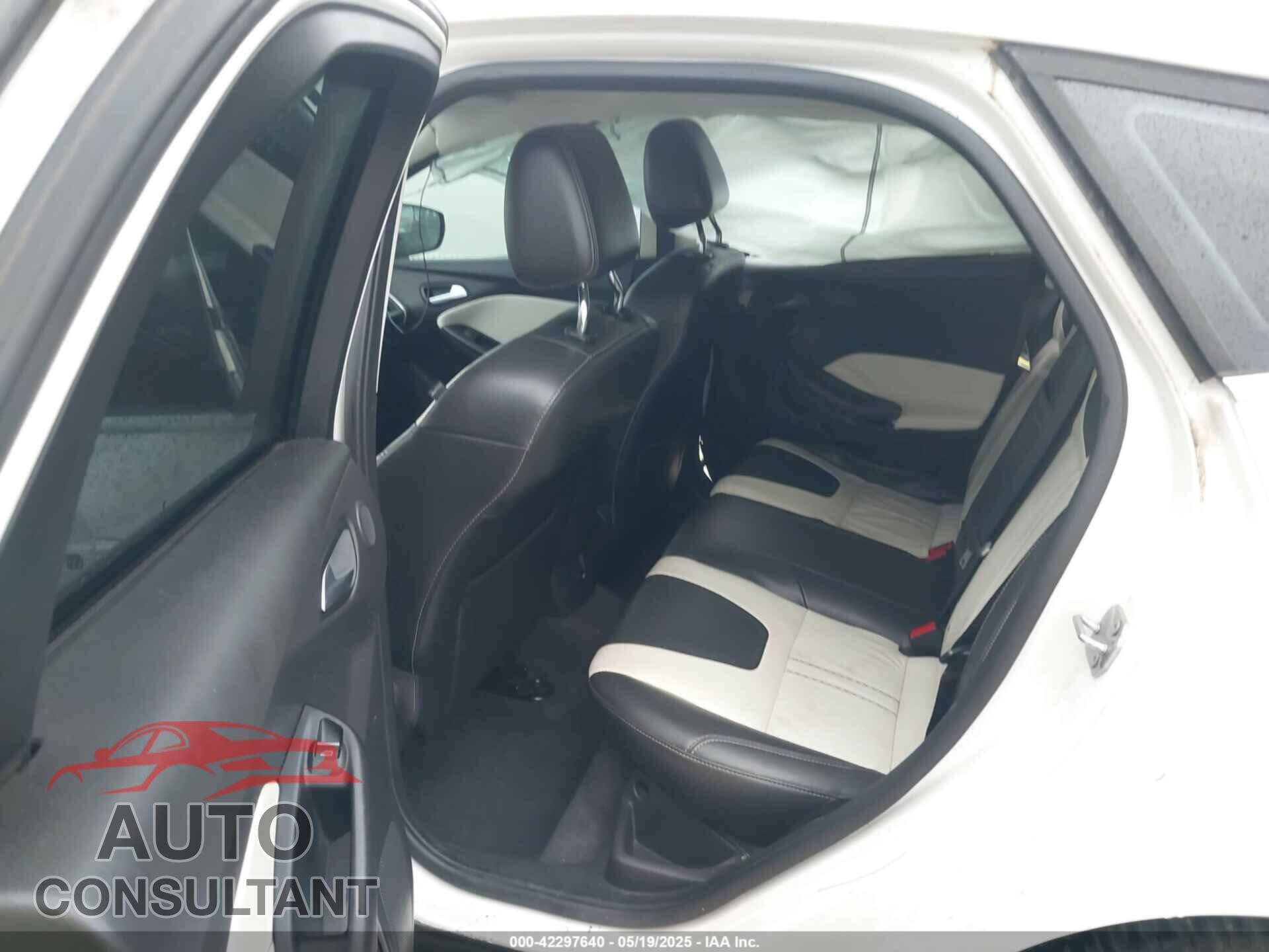 FORD FOCUS 2012 - 1FAHP3N20CL262409