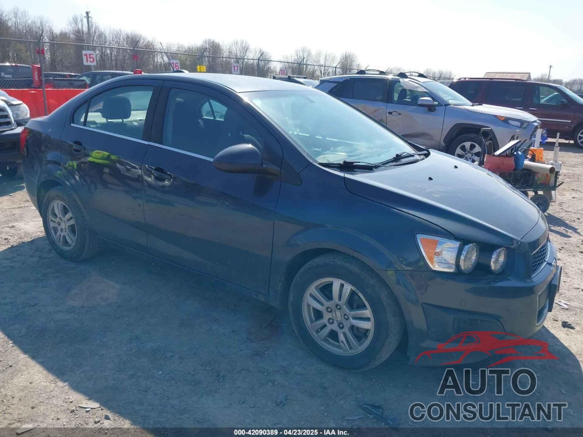 CHEVROLET SONIC 2015 - 1G1JC5SB7F4186010