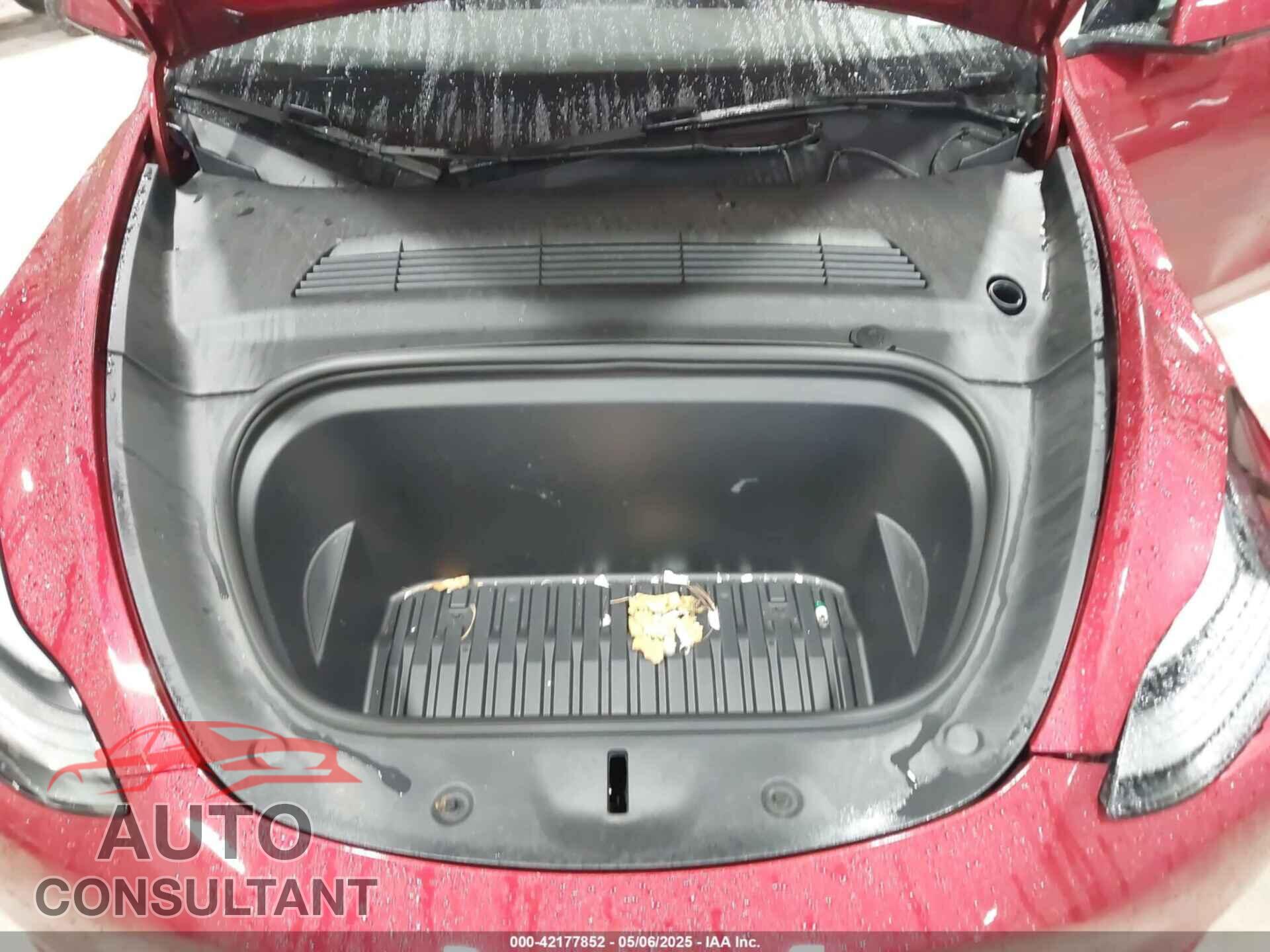 TESLA MODEL Y 2024 - 7SAYGAEE2RF986206