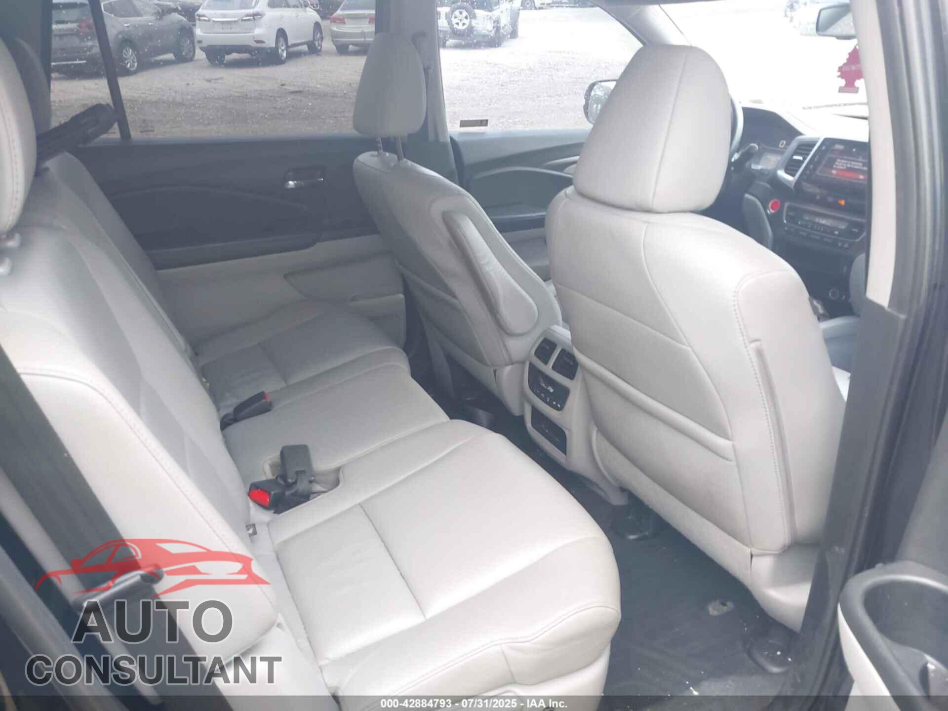 HONDA PILOT 2017 - 5FNYF6H57HB098090
