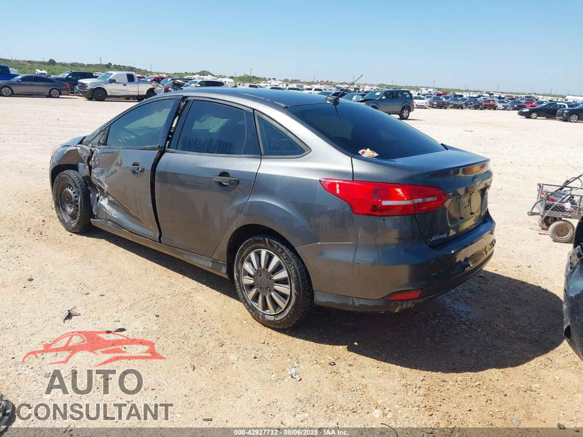 FORD FOCUS 2018 - 1FADP3E23JL311680
