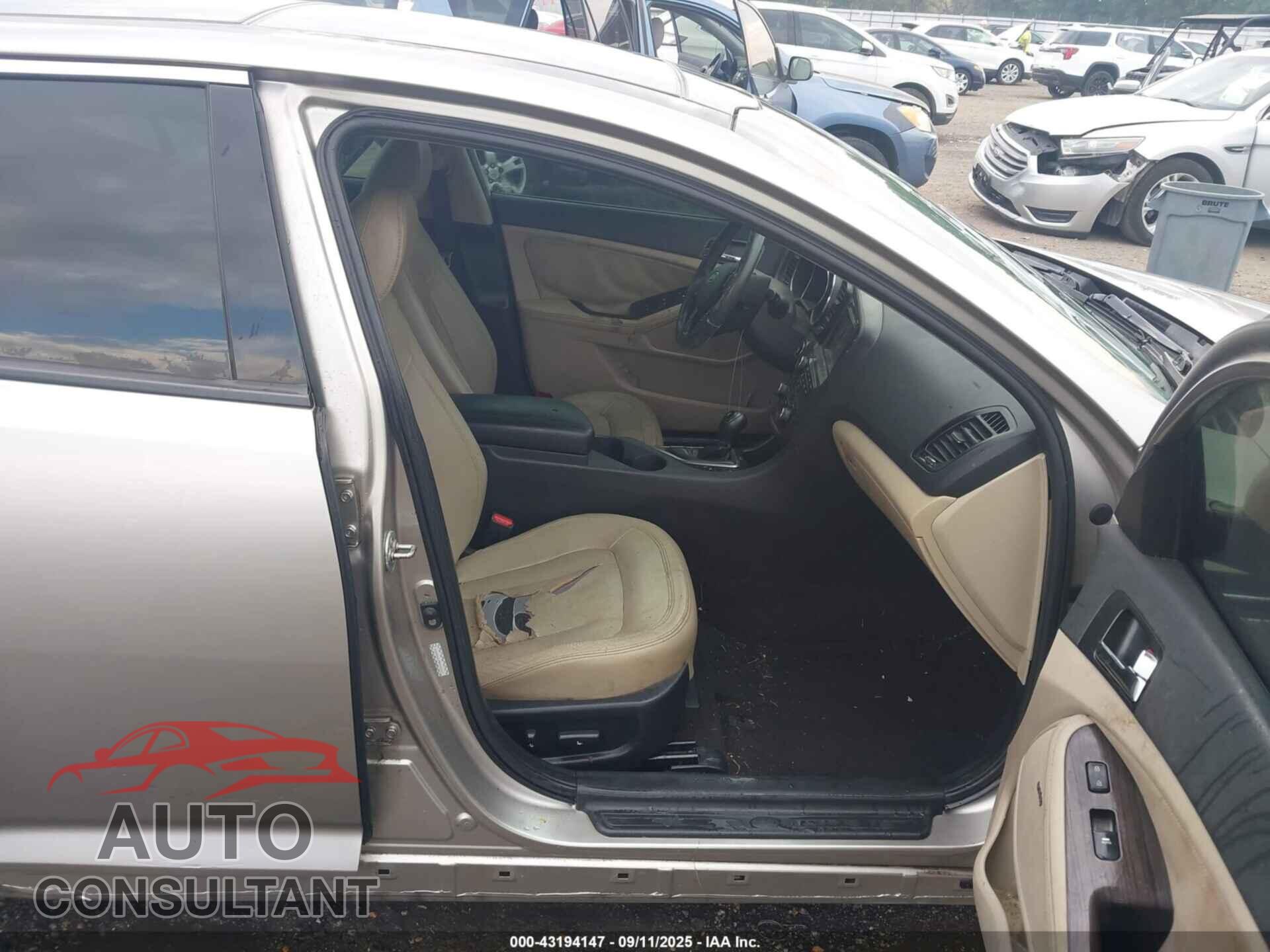 KIA OPTIMA 2011 - KNAGN4A67B5162477