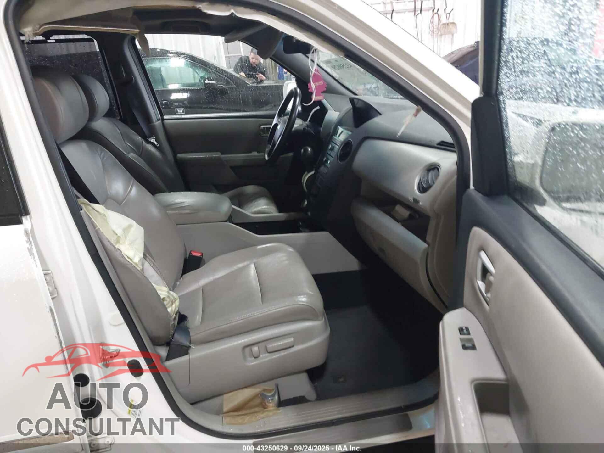HONDA PILOT 2011 - 5FNYF3H98BB034875