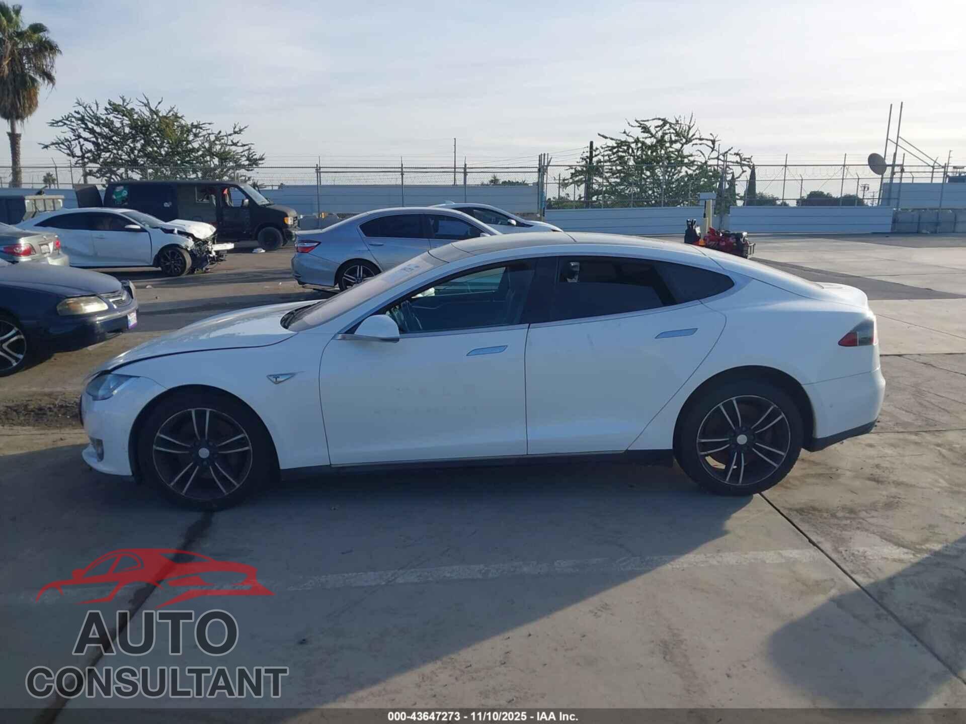 TESLA MODEL S 2015 - 5YJSA1E13FF120186