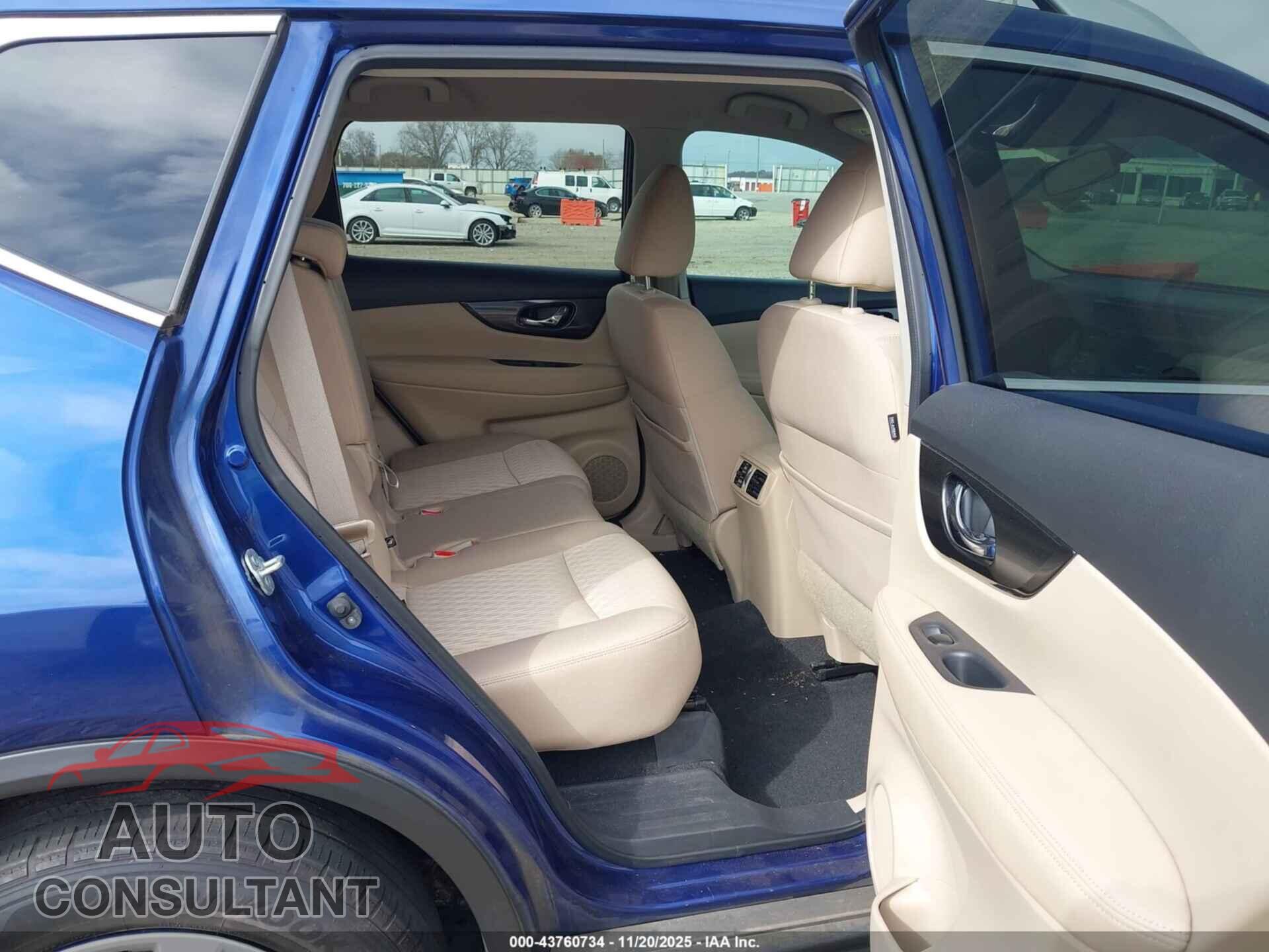 NISSAN ROGUE 2017 - KNMAT2MT2HP512129