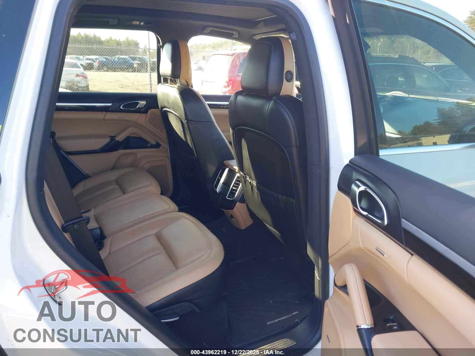 PORSCHE CAYENNE 2016 - WP1AA2A25GLA10608