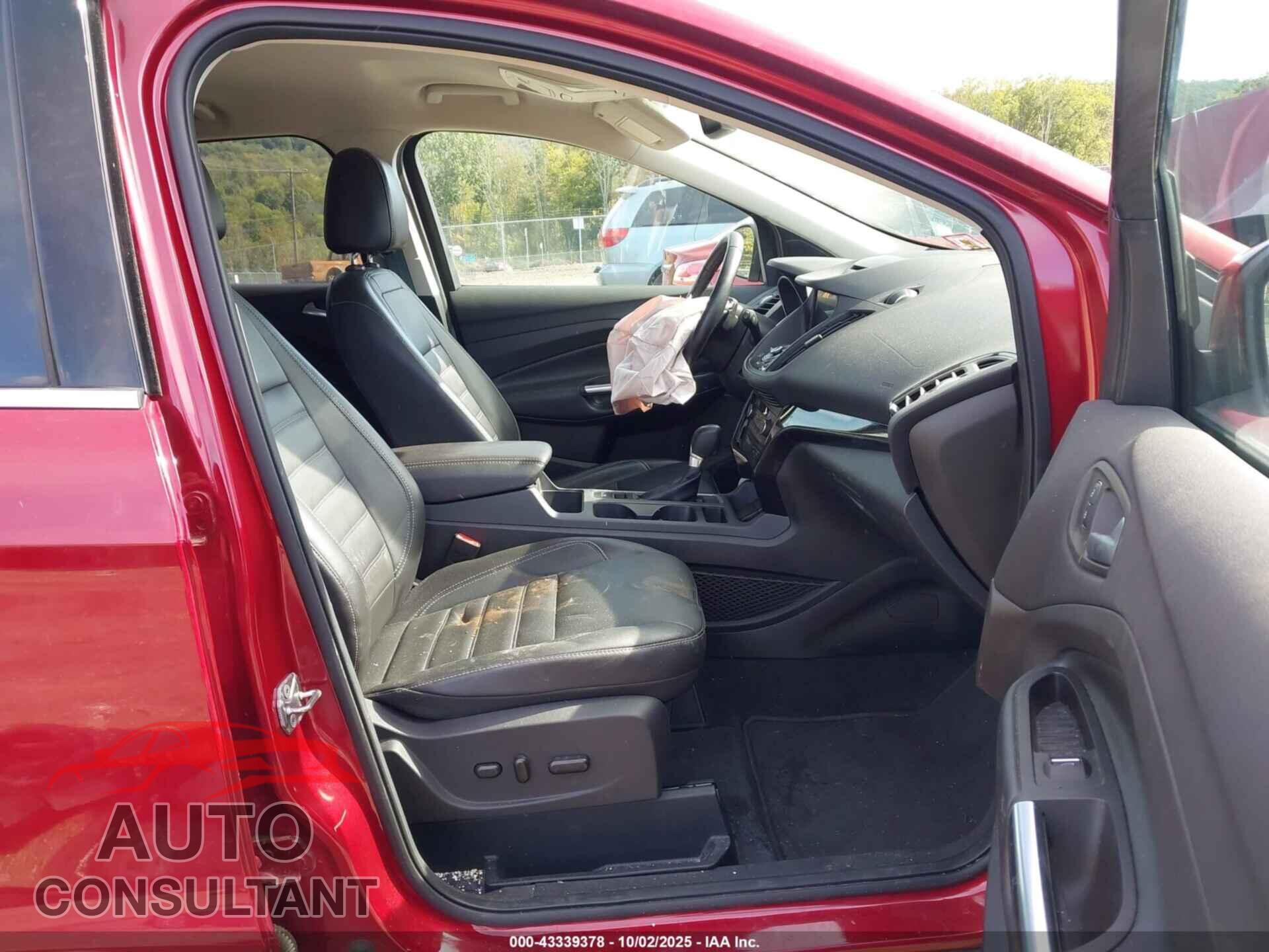 FORD ESCAPE 2017 - 1FMCU9JD2HUC71438