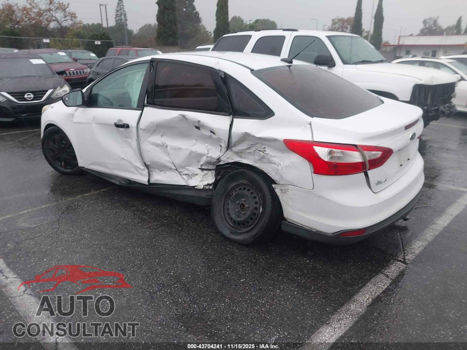FORD FOCUS 2014 - 1FADP3E20EL198440
