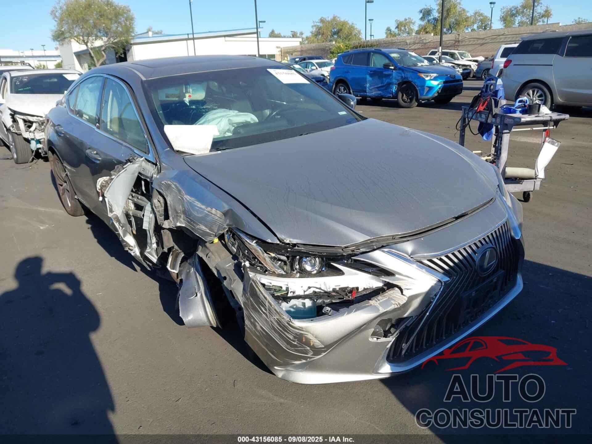 LEXUS ES 300H 2019 - JTHB21B16K2036828