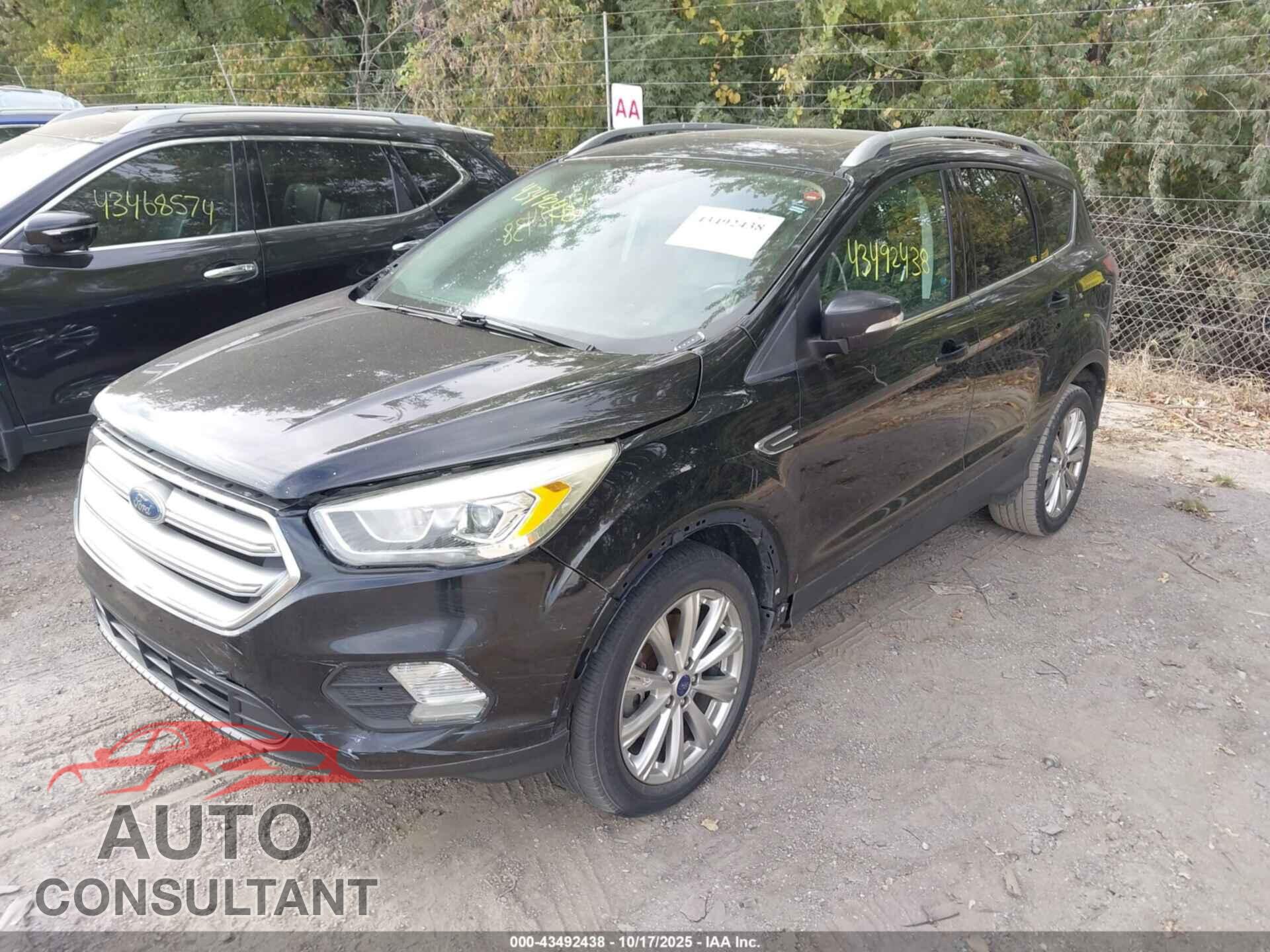 FORD ESCAPE 2017 - 1FMCU9J90HUB07021