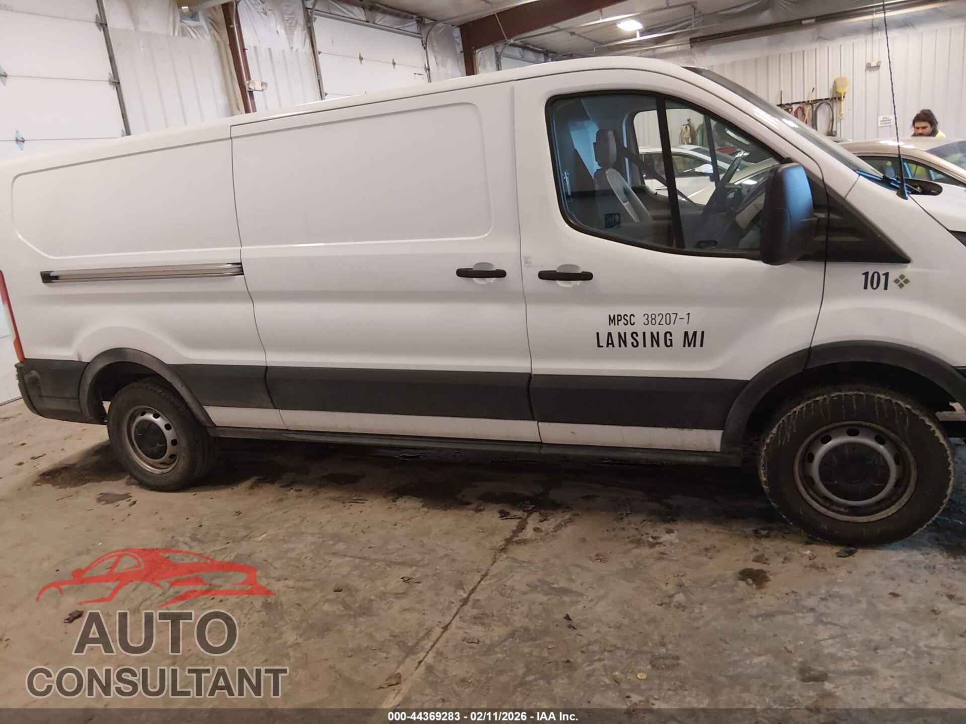 FORD TRANSIT-150 2018 - 1FTYE2YM0JKB34441