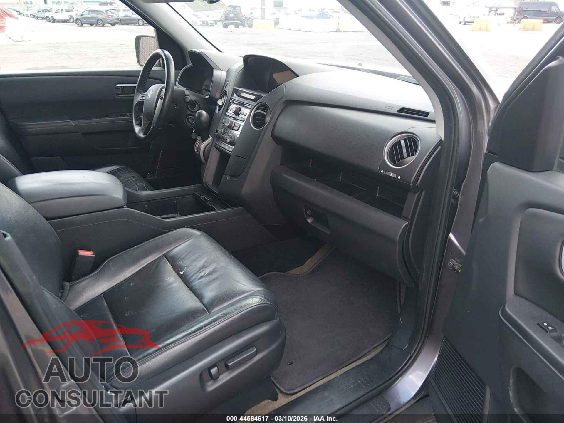 HONDA PILOT 2015 - 5FNYF3H53FB028954