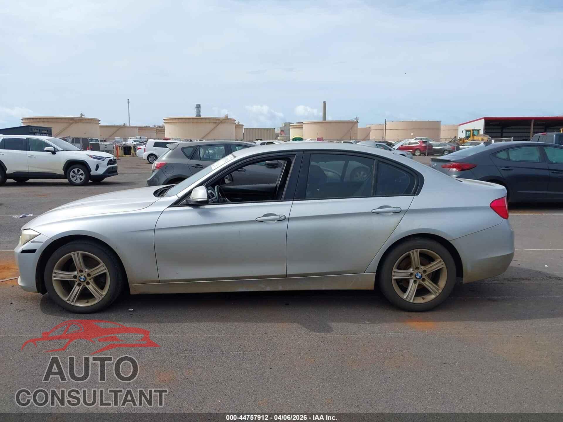 BMW 320I 2013 - WBA3B1C59DK128958