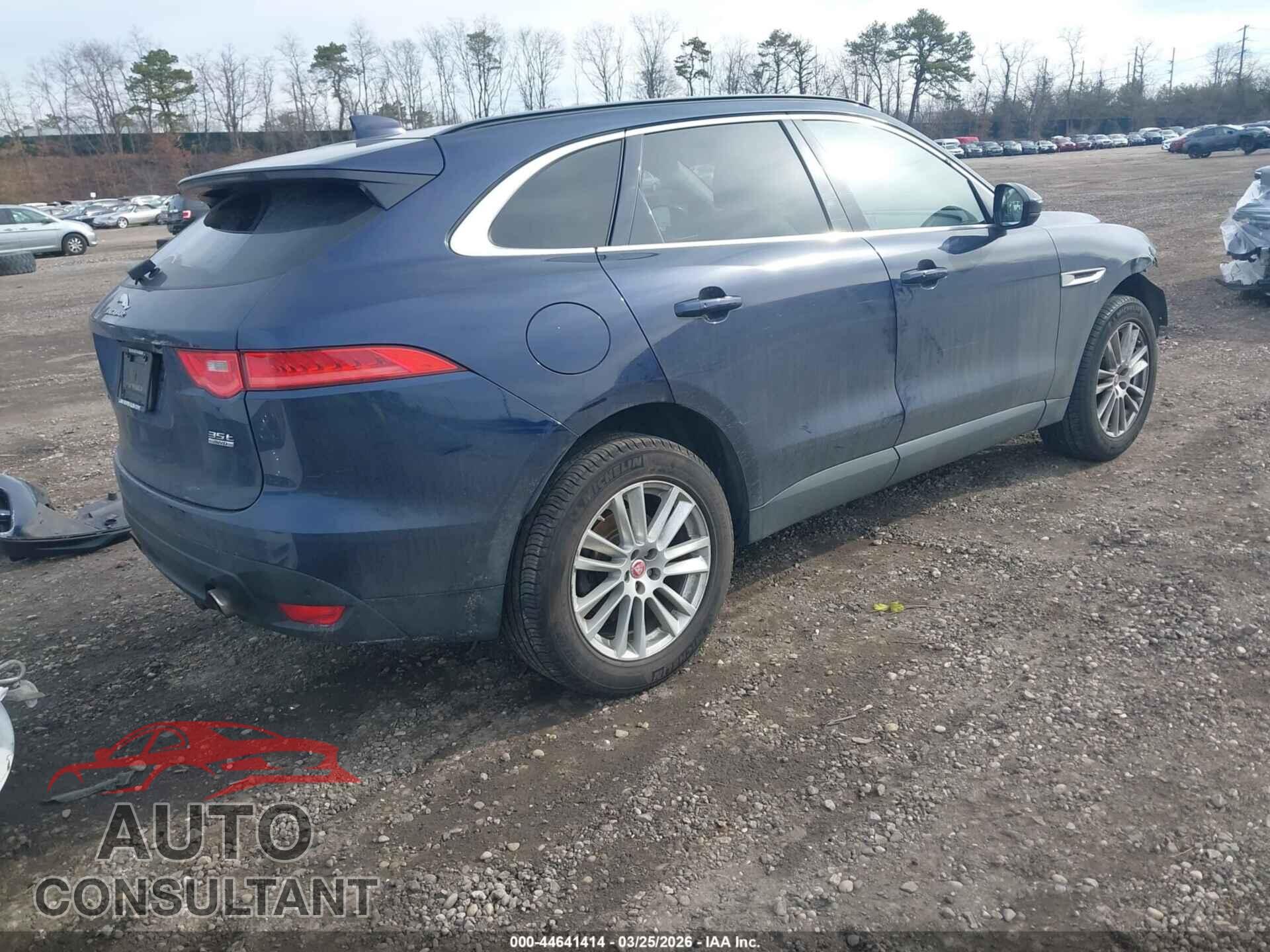 JAGUAR F-PACE 2017 - SADCK2BV8HA087488