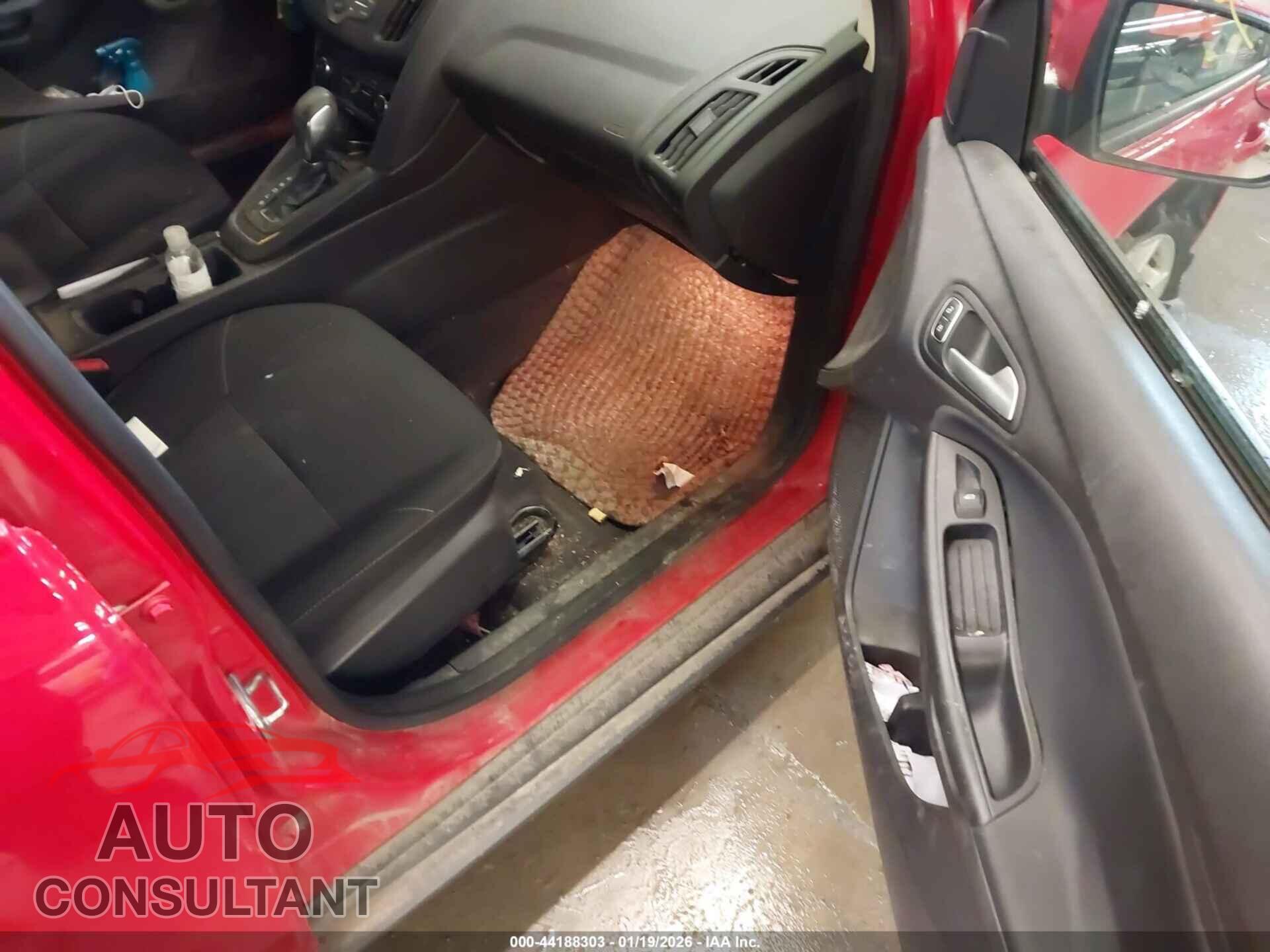 FORD FOCUS 2017 - 1FADP3F26HL221979