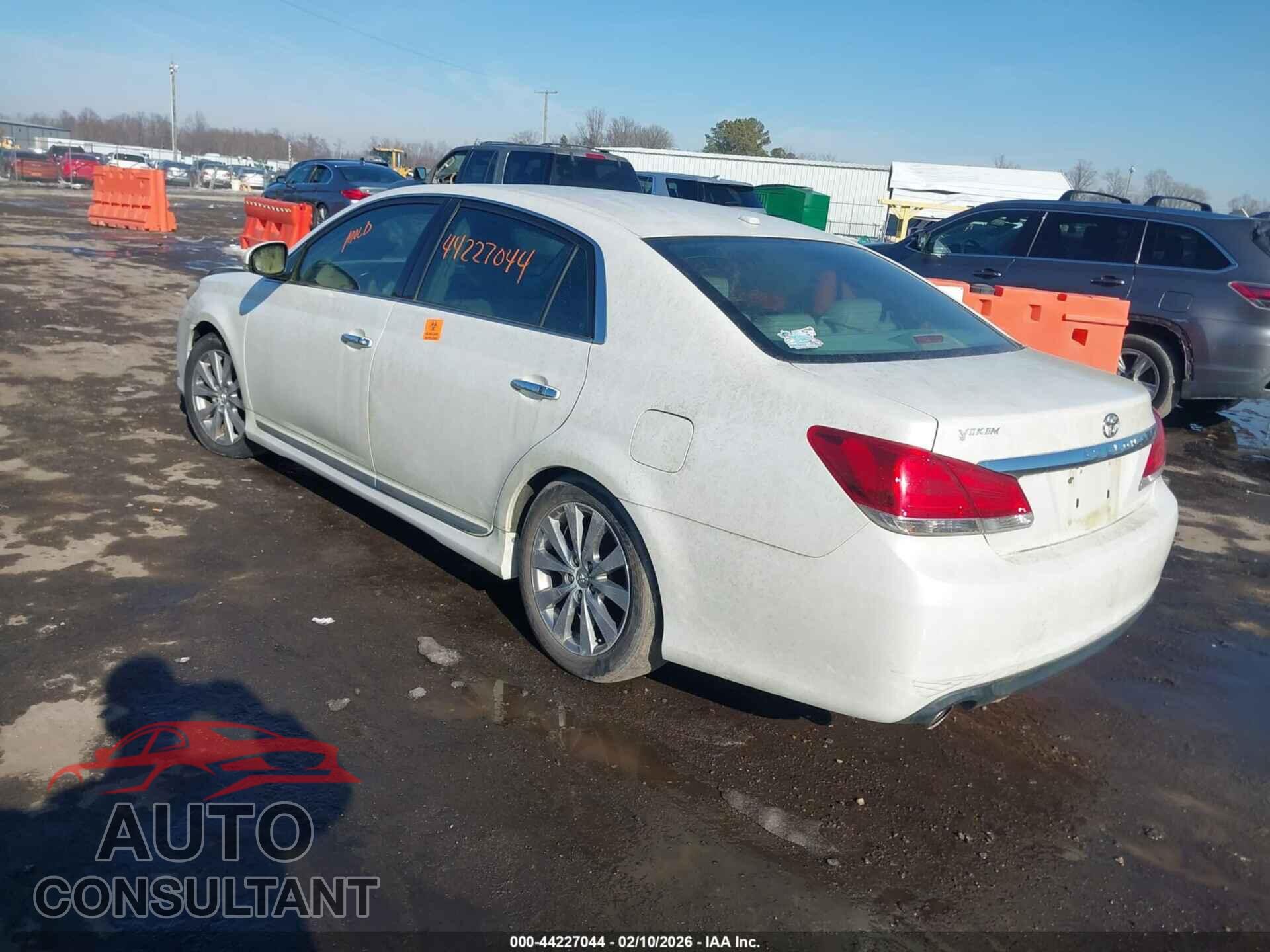 TOYOTA AVALON 2011 - 4T1BK3DBXBU376969