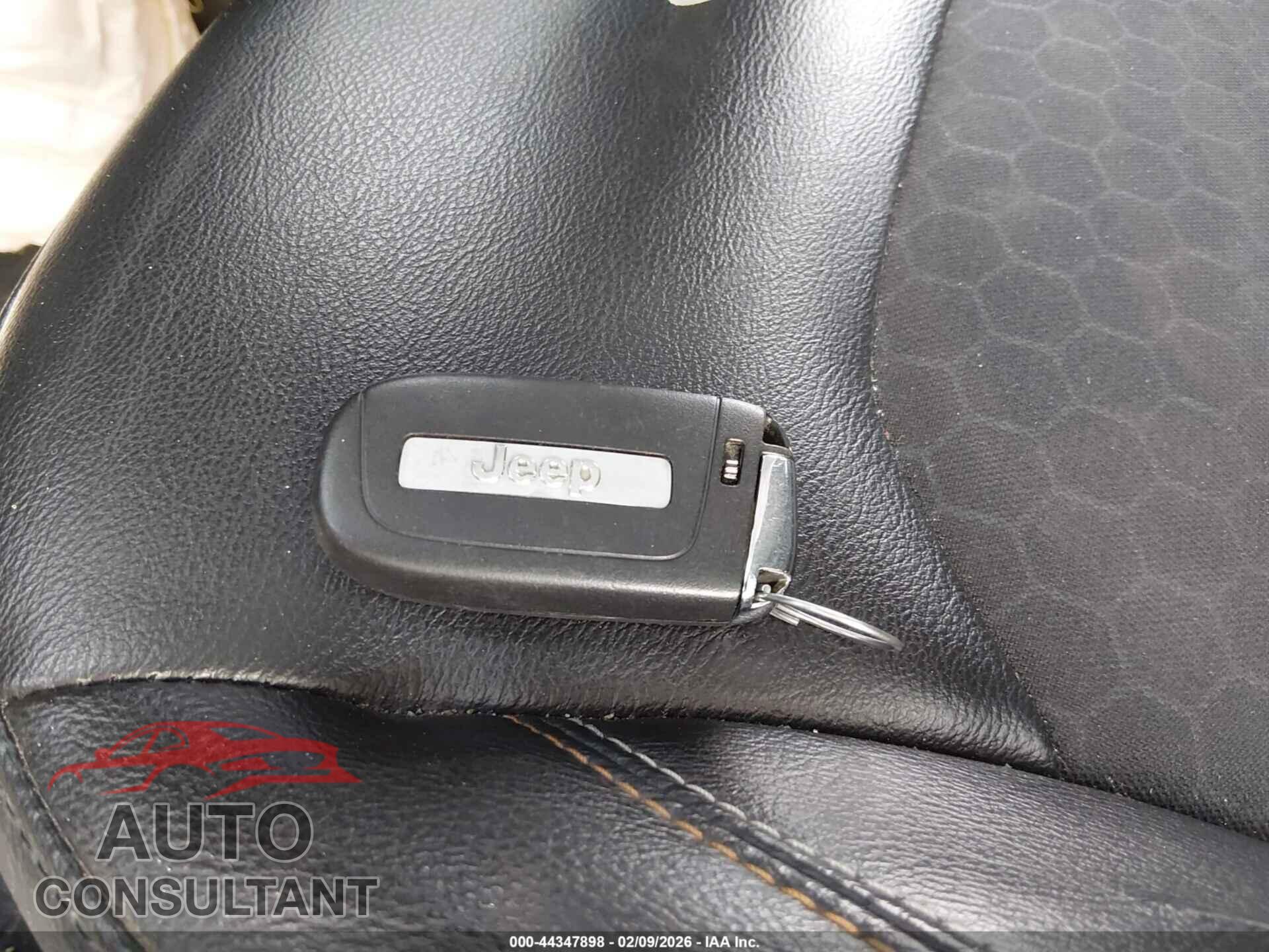 JEEP COMPASS 2018 - 3C4NJDBB4JT333430