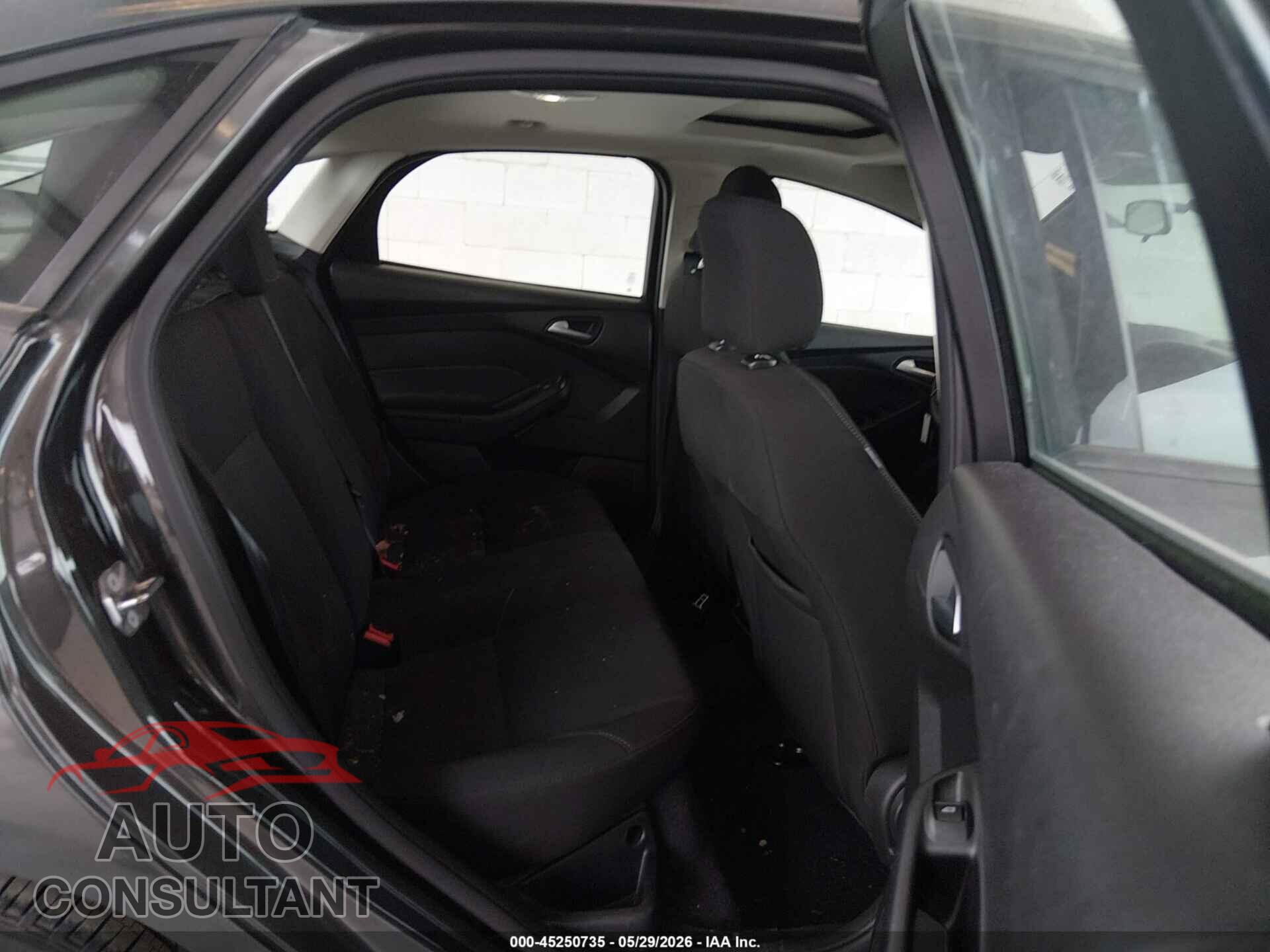 FORD FOCUS 2015 - 1FADP3F28FL294073