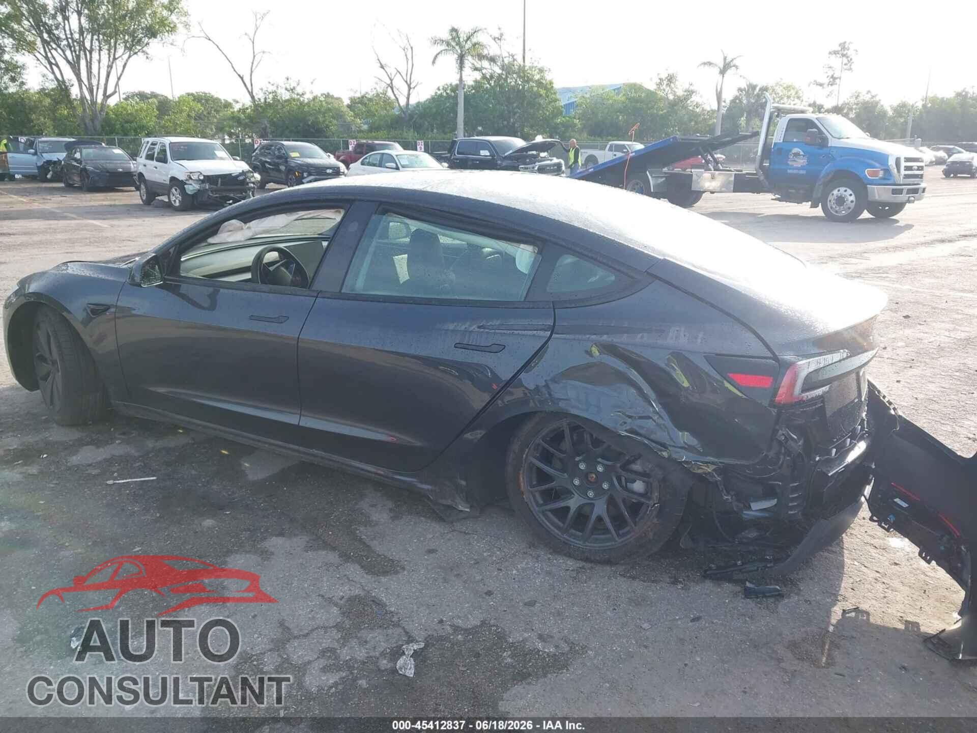TESLA MODEL 3 2024 - 5YJ3E1EA4RF748609