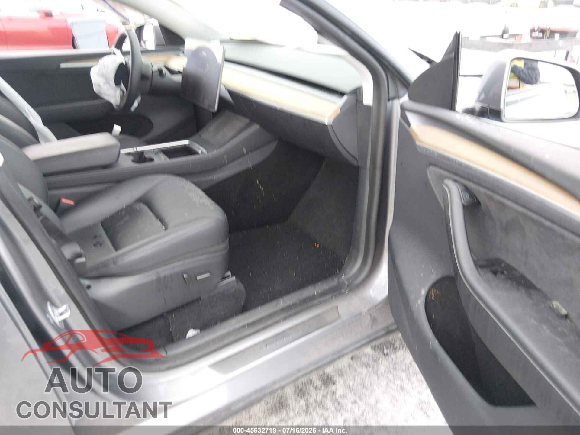 TESLA MODEL Y 2024 - 7SAYGDEE4RA319829