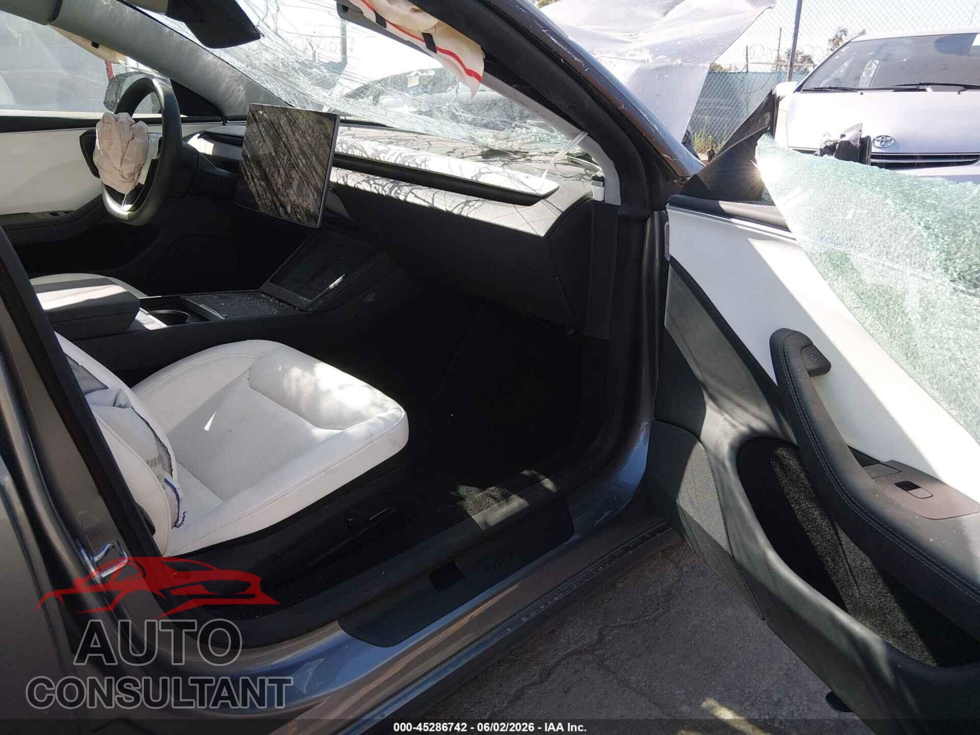TESLA MODEL 3 2025 - 5YJ3E1EAXSF005796