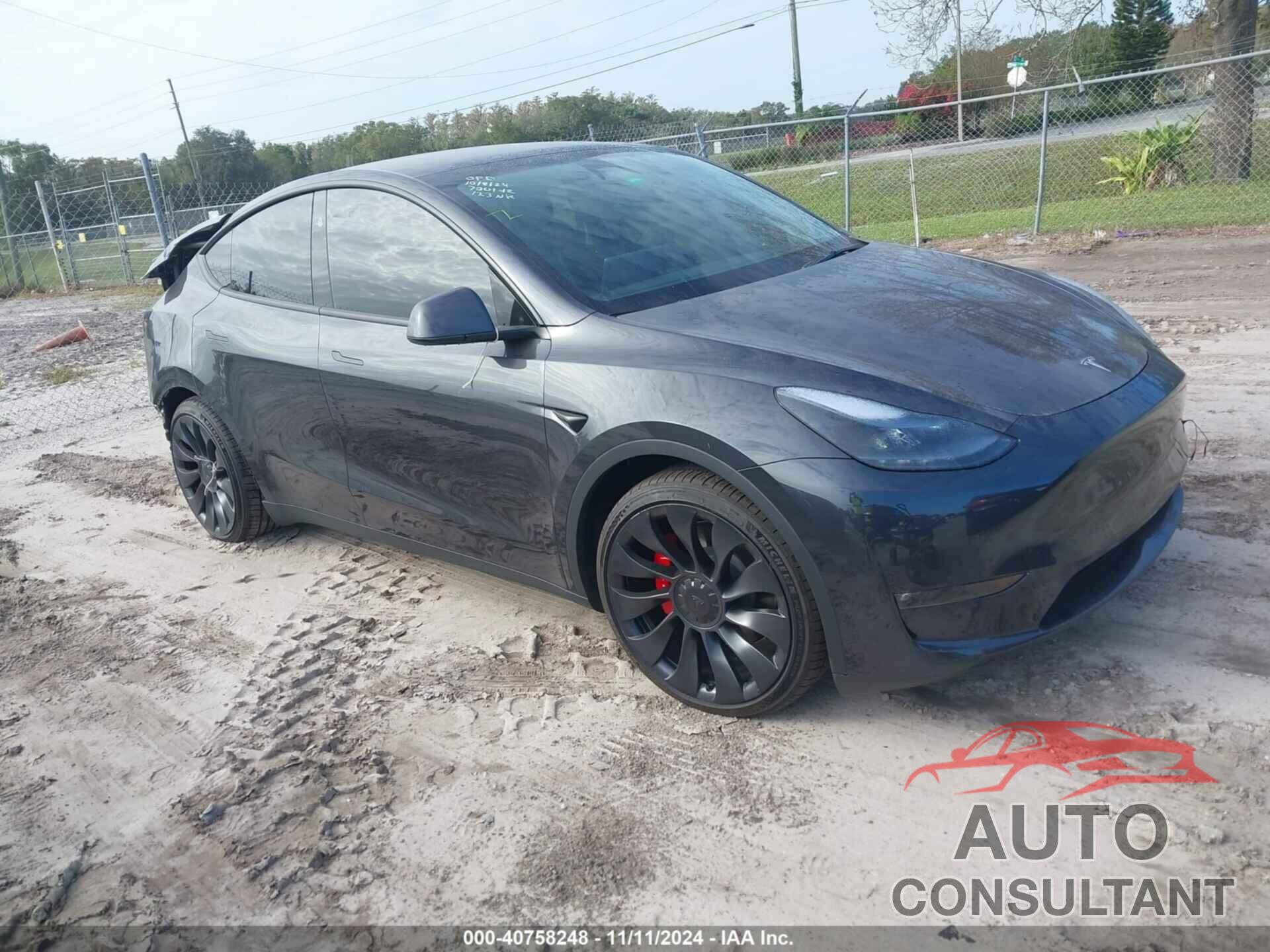 TESLA MODEL Y 2024 - 7SAYGDEF6RF022993