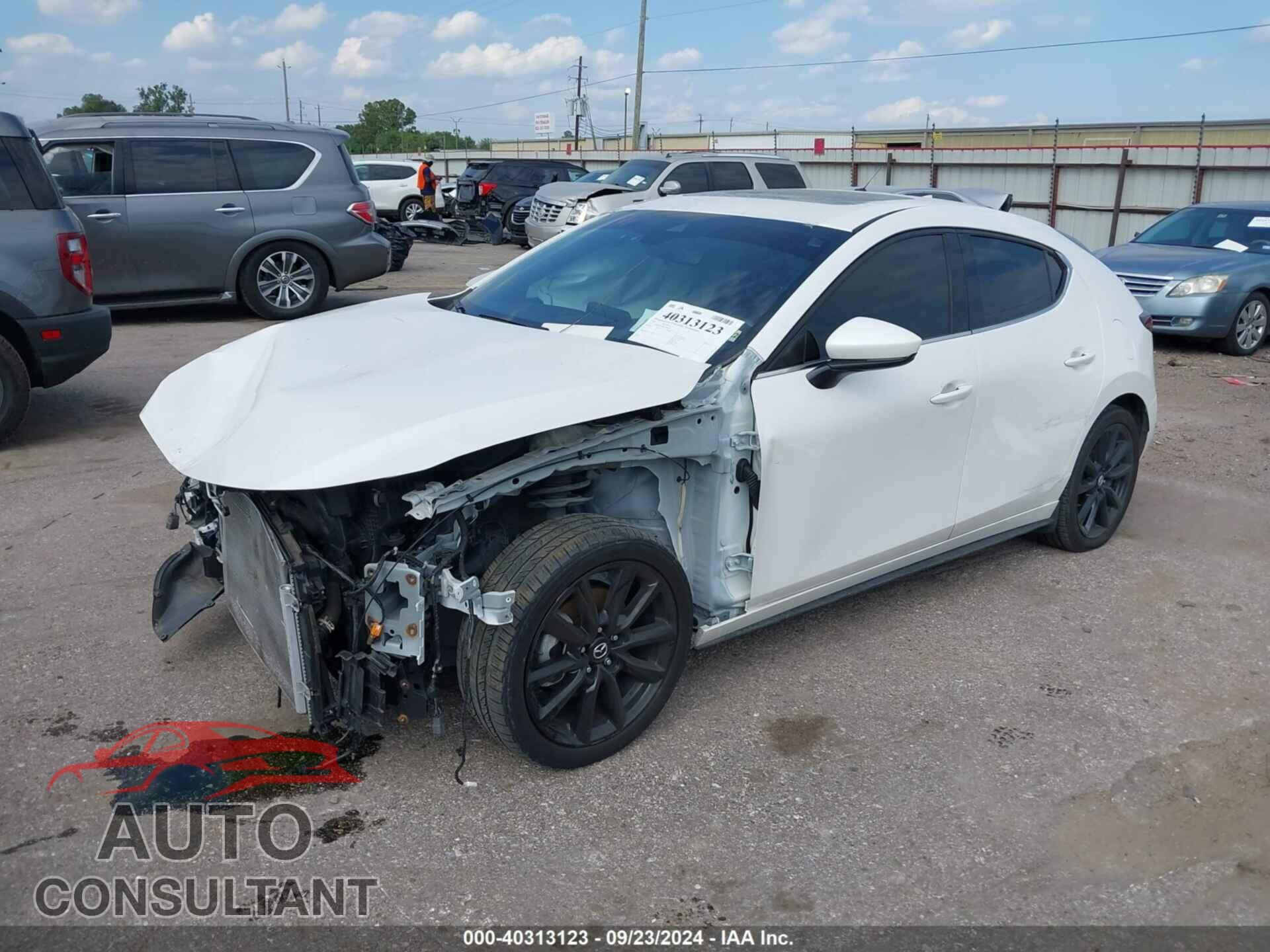 MAZDA MAZDA3 2021 - JM1BPBMLXM1348084