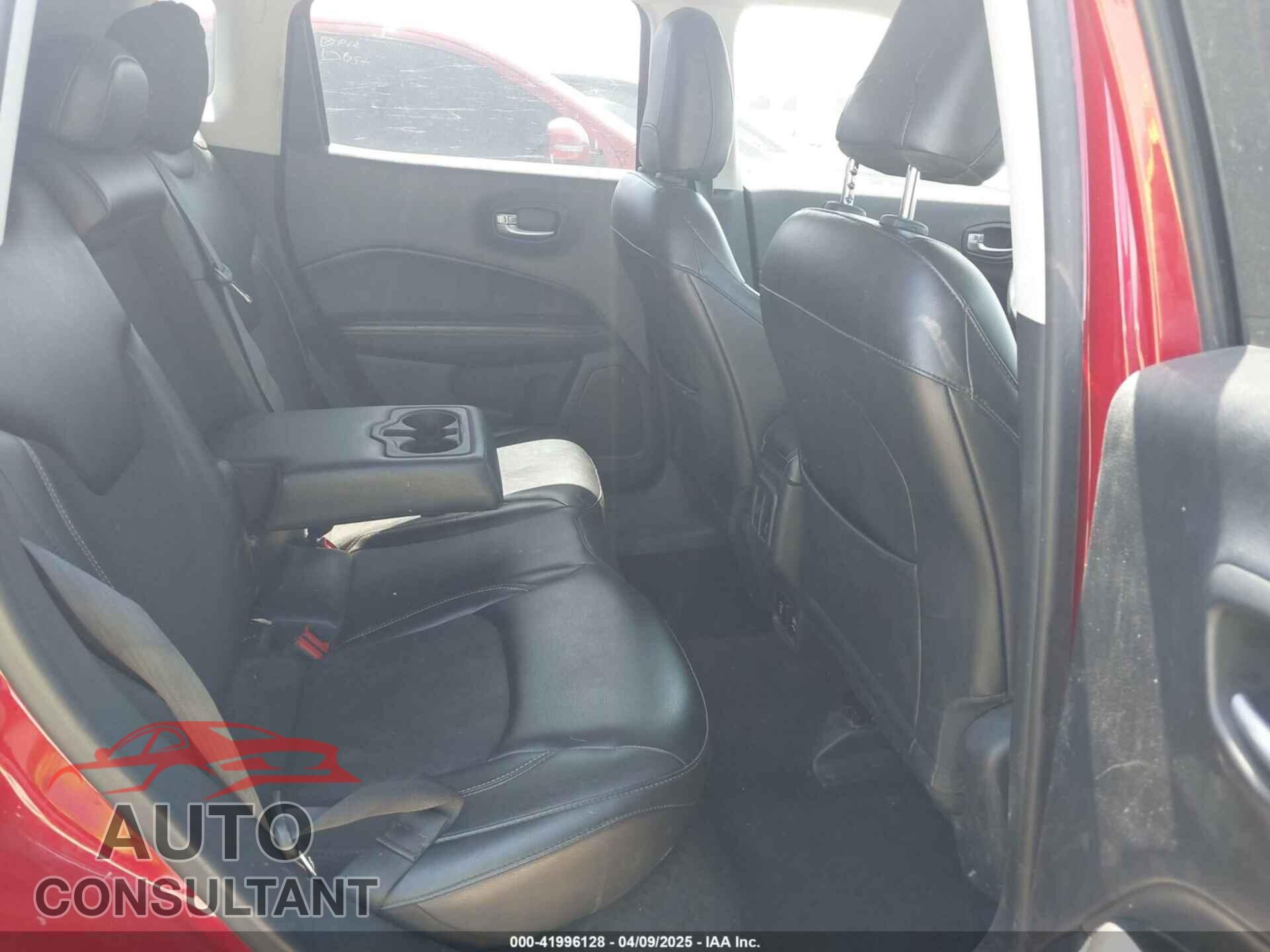 JEEP COMPASS 2018 - 3C4NJDBB8JT179577