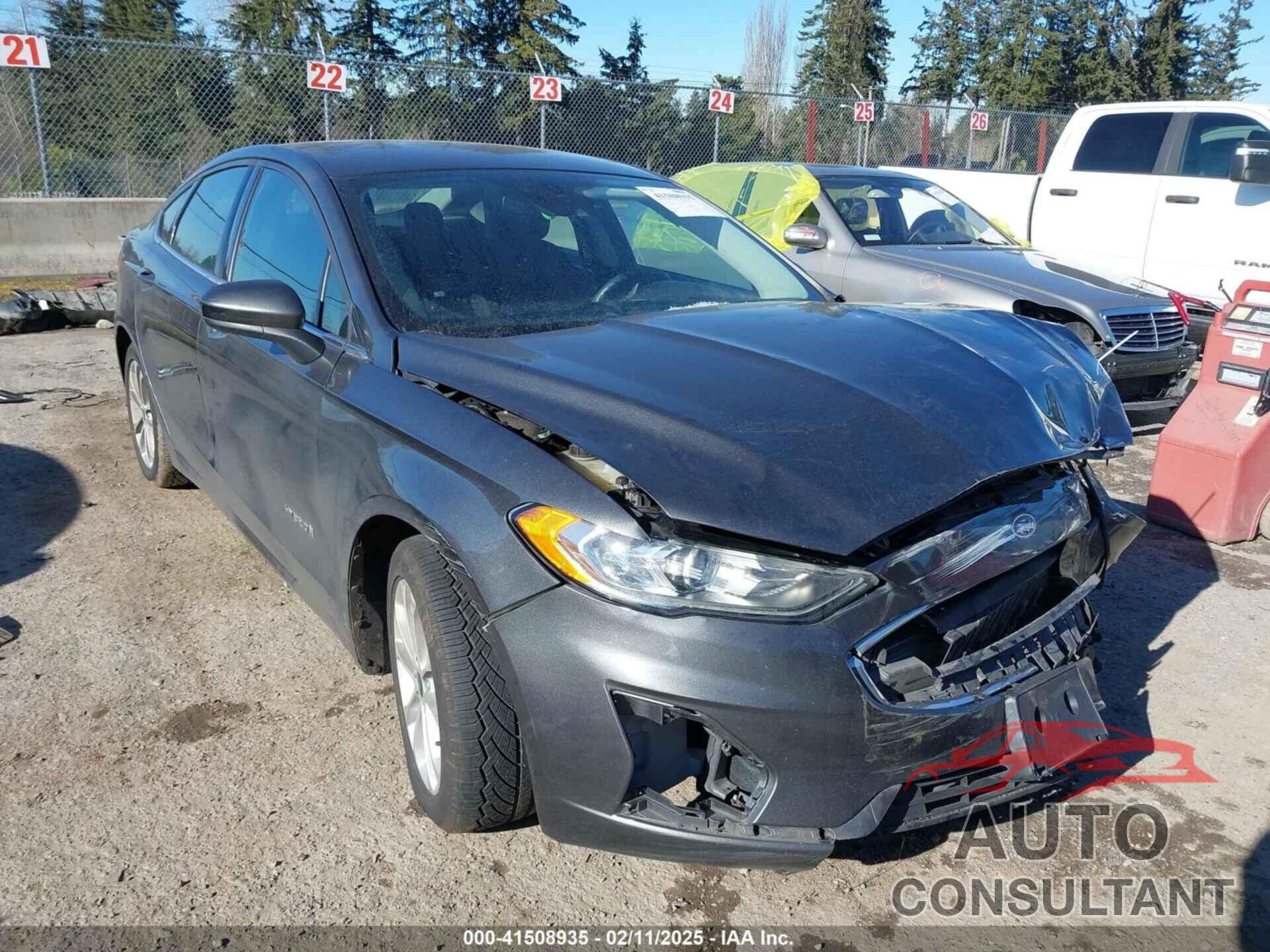 FORD FUSION HYBRID 2019 - 3FA6P0LU0KR278393