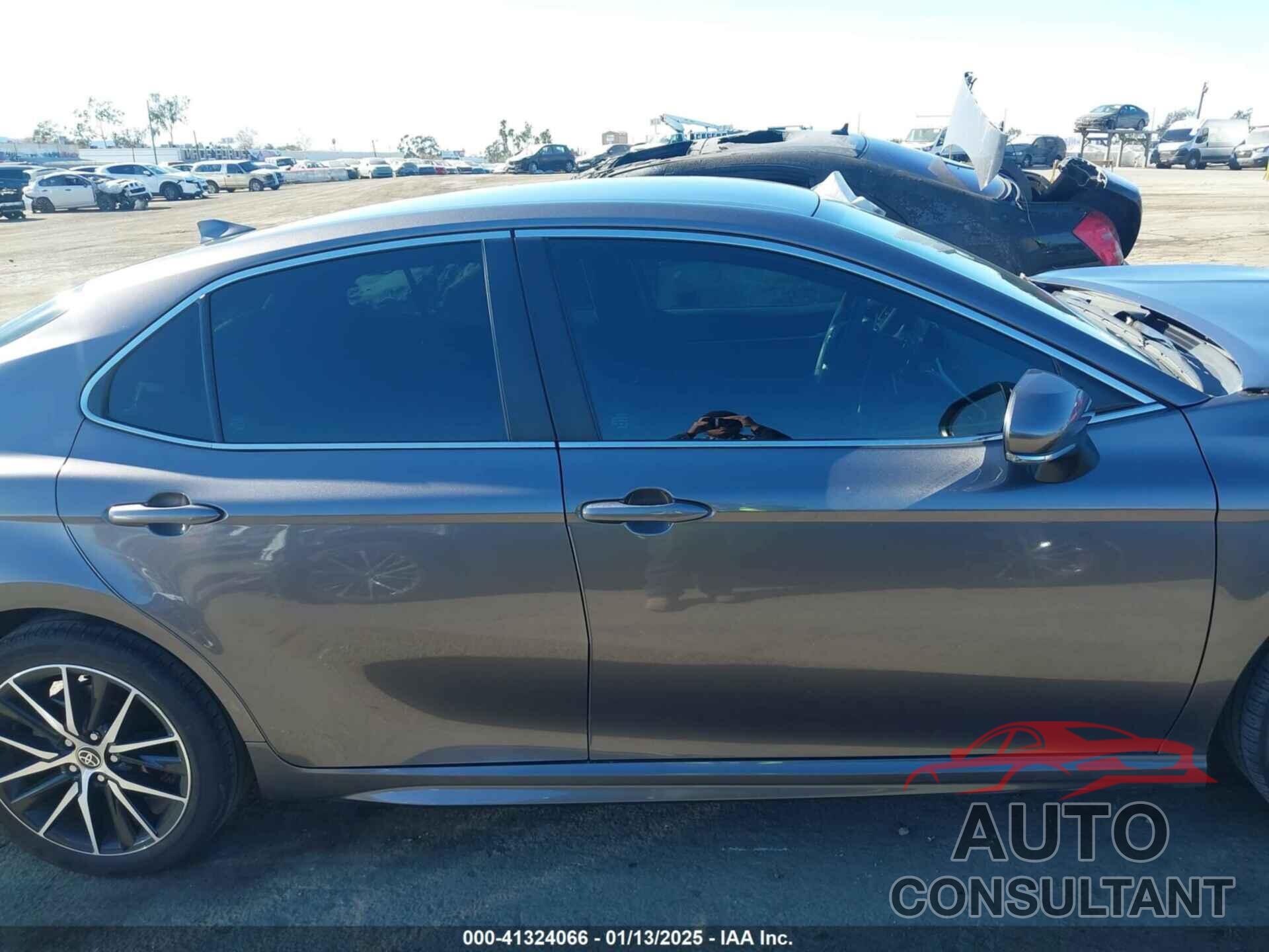 TOYOTA CAMRY 2022 - 4T1T11AK9NU709831
