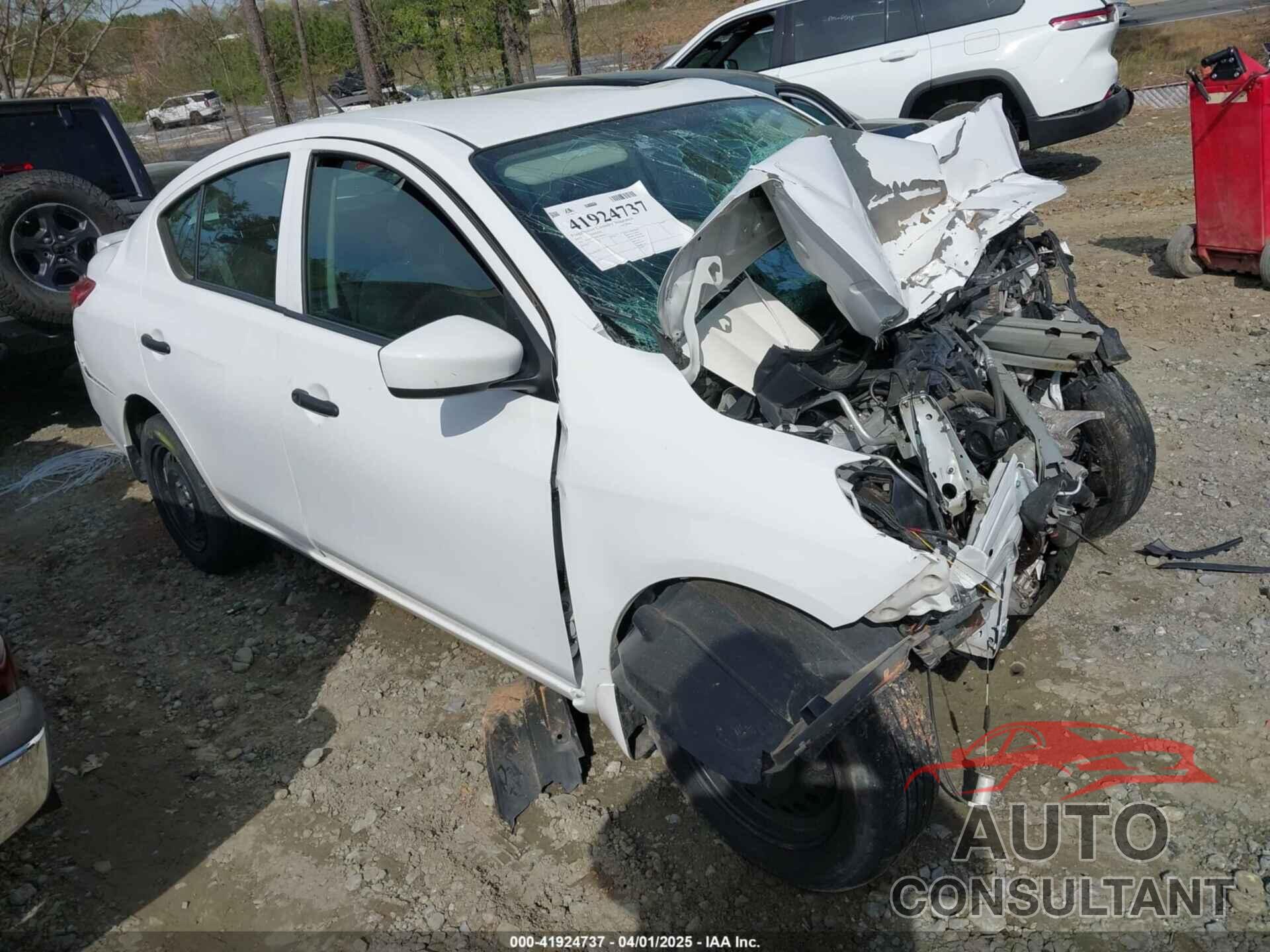 NISSAN VERSA 2019 - 3N1CN7AP2KL836615