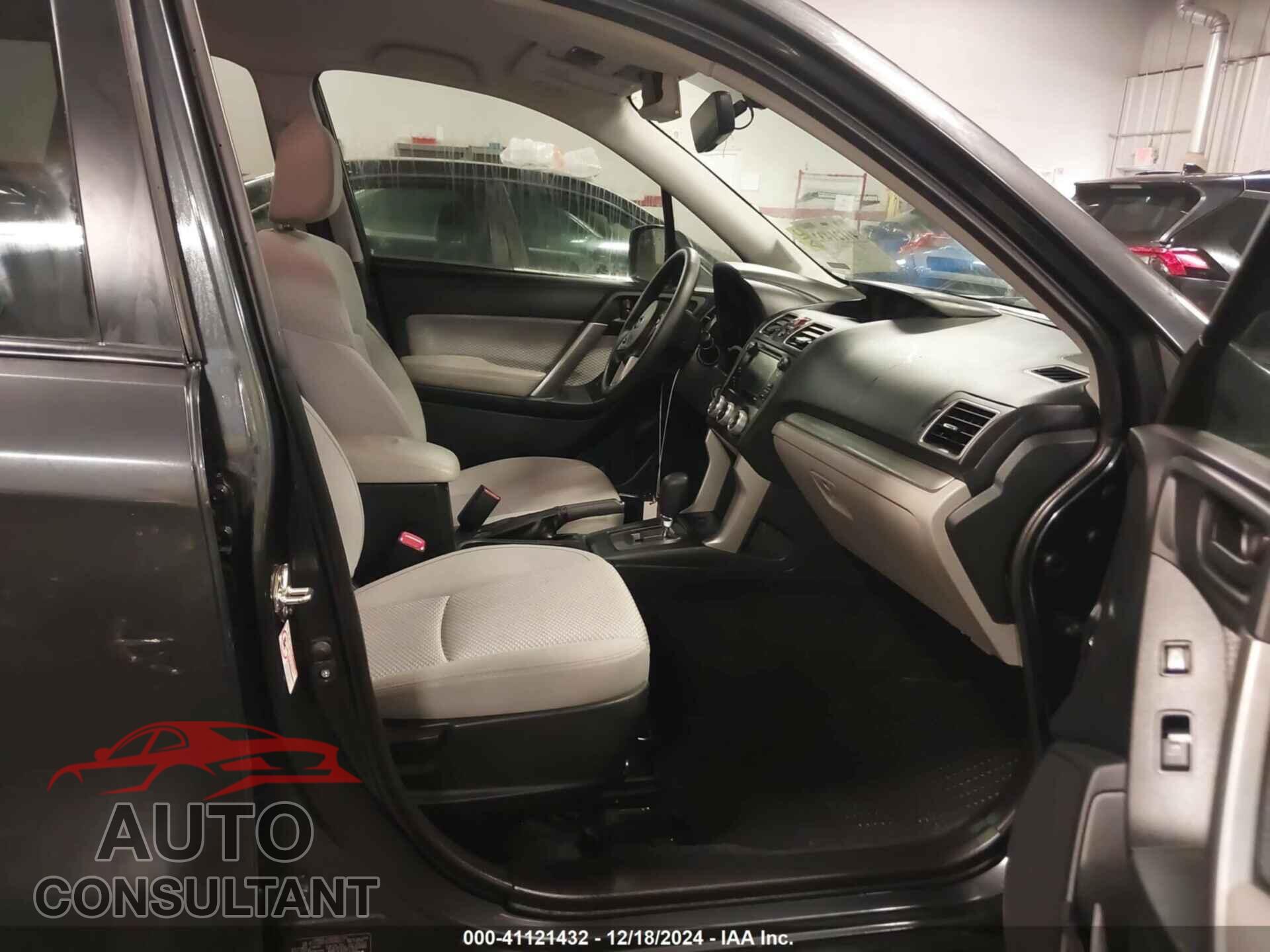 SUBARU FORESTER 2018 - JF2SJABC8JH444427