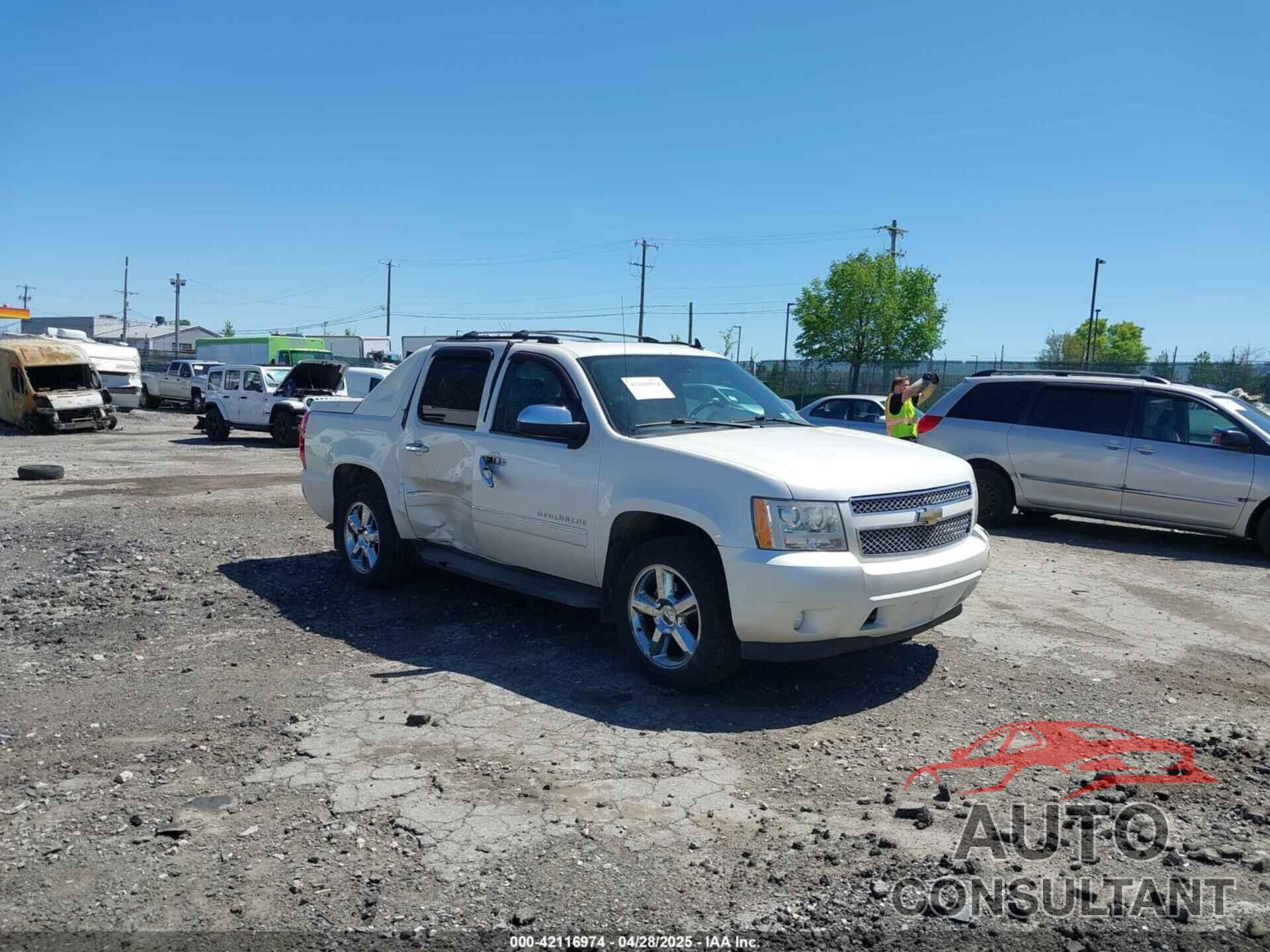CHEVROLET AVALANCHE 1500 2011 - 3GNTKGE35BG349390