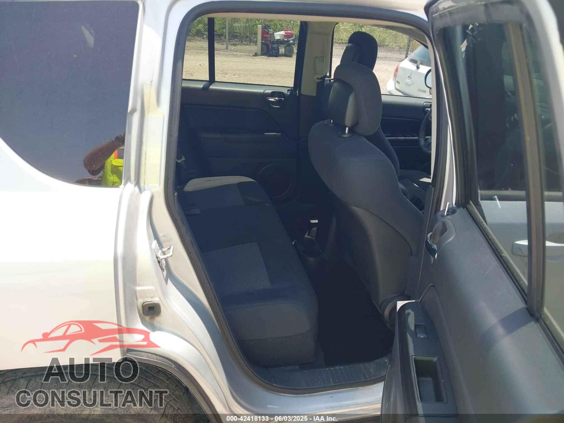 JEEP COMPASS 2011 - 1J4NT1FA2BD171048