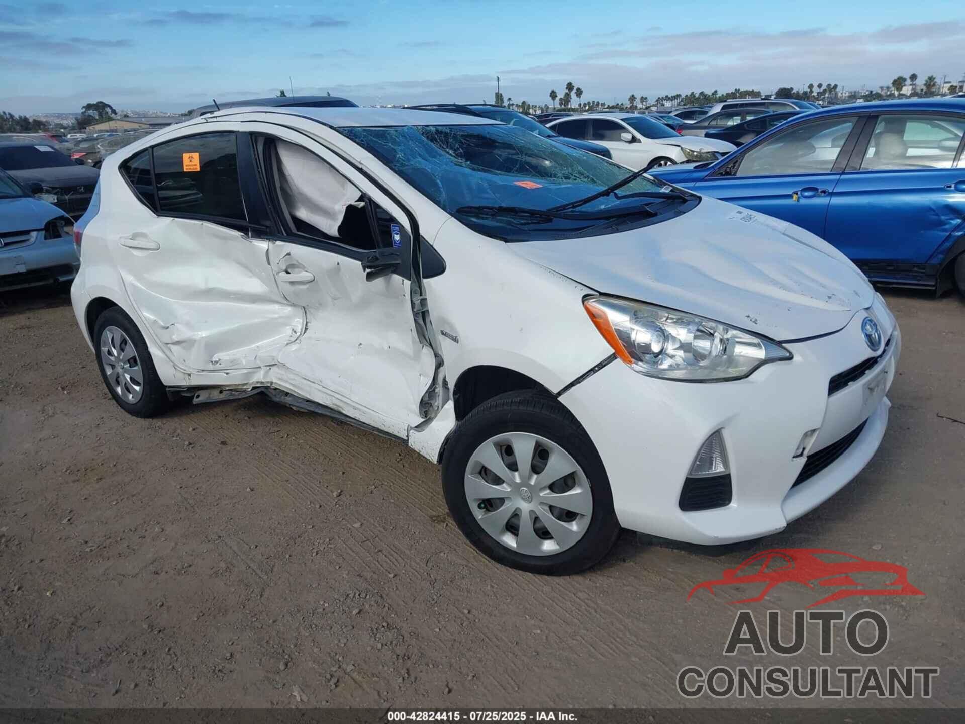 TOYOTA PRIUS C 2014 - JTDKDTB31E1569401