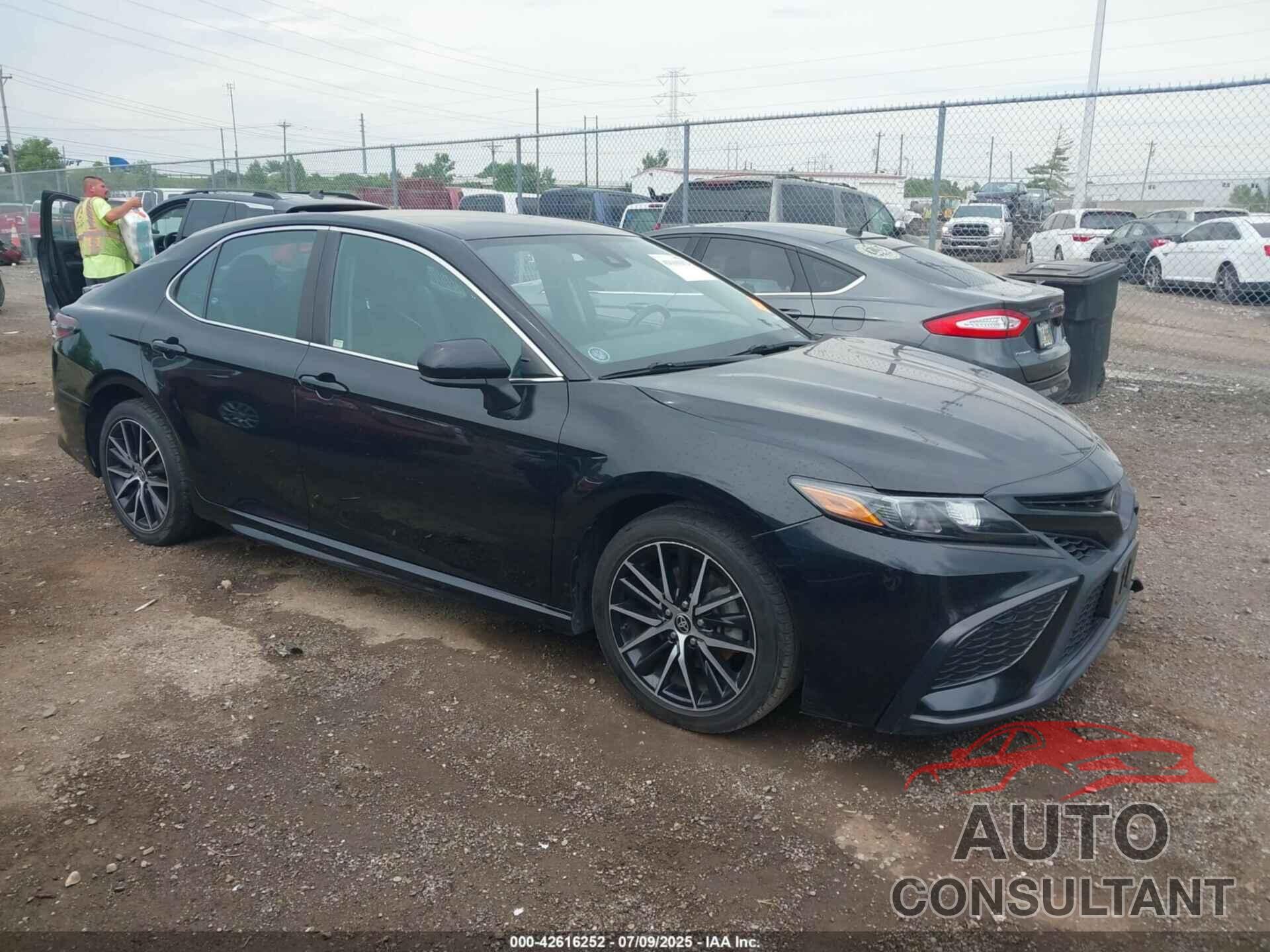 TOYOTA CAMRY 2021 - 4T1G11AK3MU454884