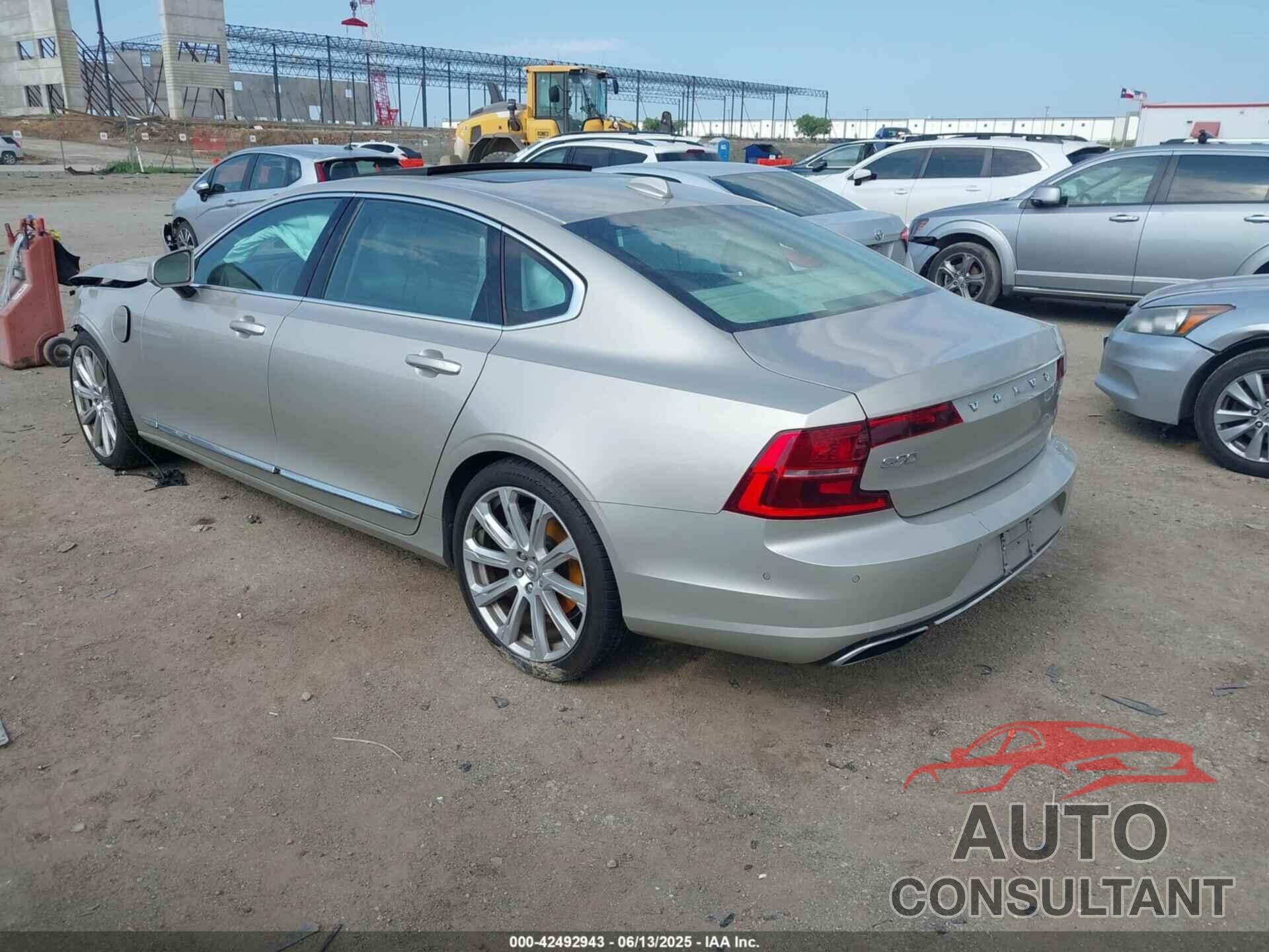 VOLVO S90 HYBRID 2018 - LVYBR0AL4JP046116