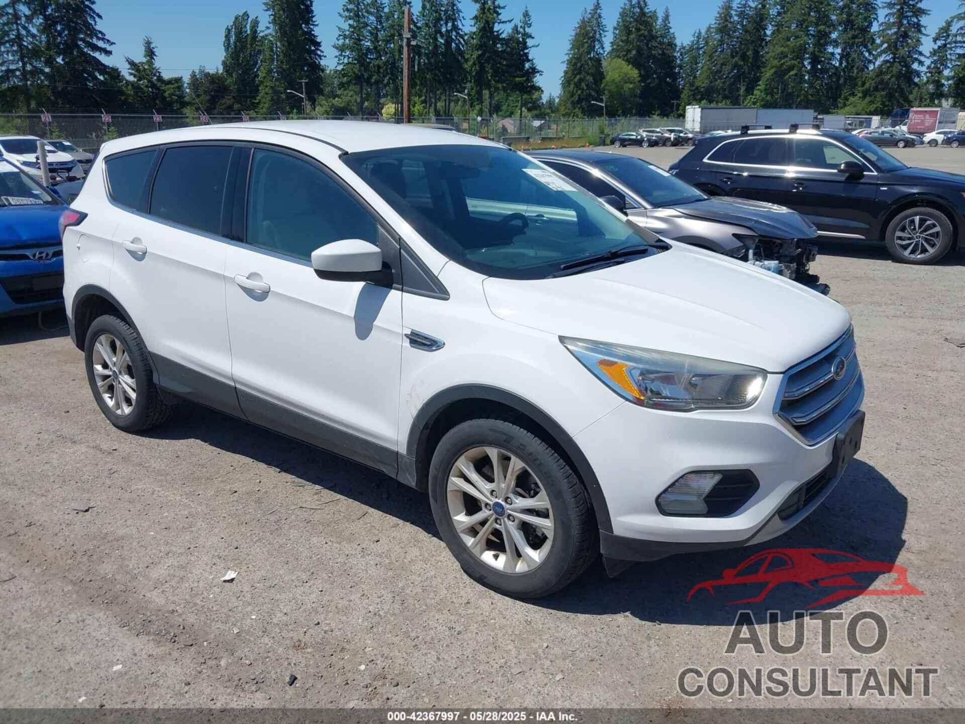 FORD ESCAPE 2017 - 1FMCU9GD3HUC67969
