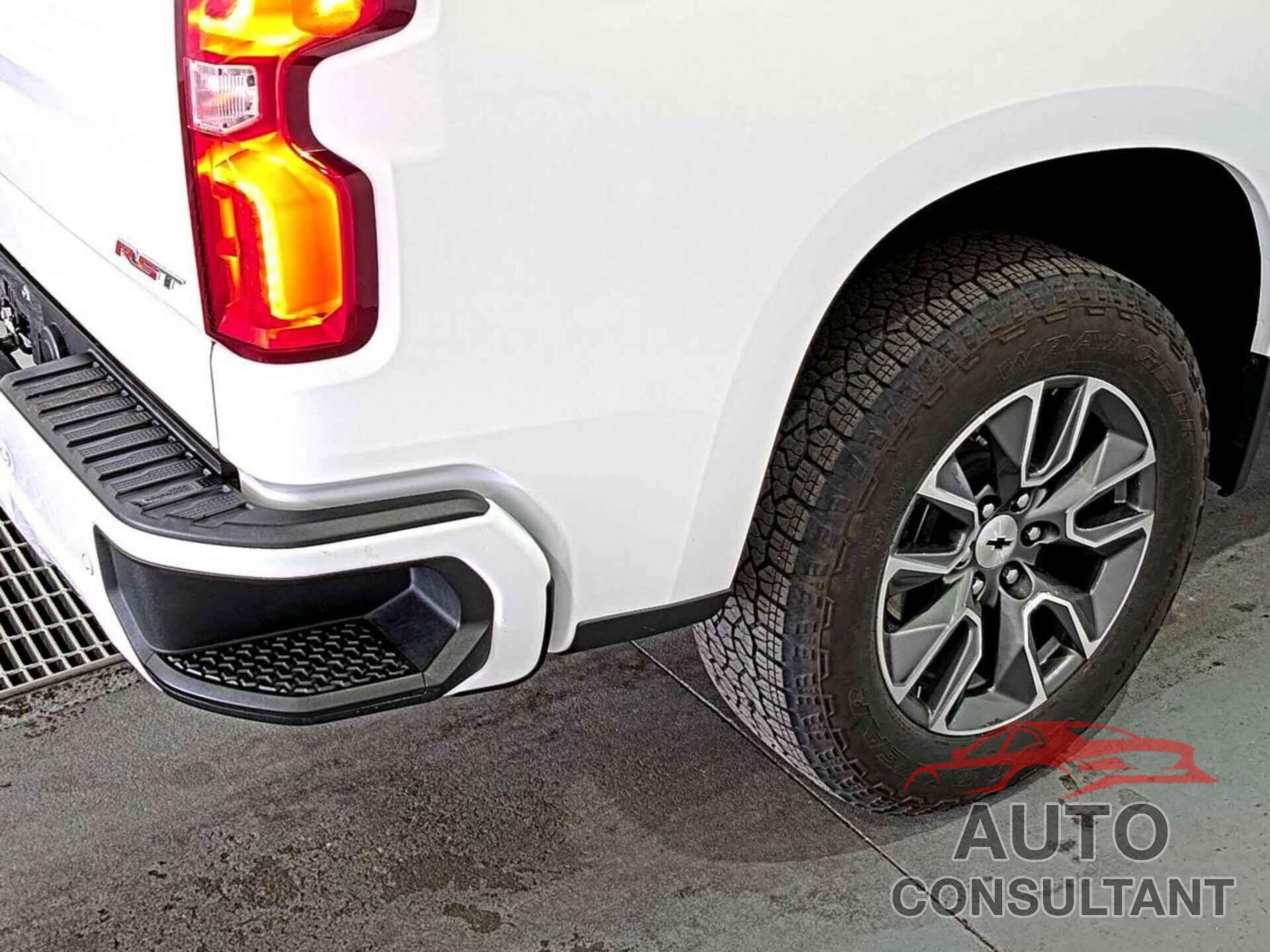 CHEVROLET SILVERADO 1500 2023 - 2GCUDEED2P1153640