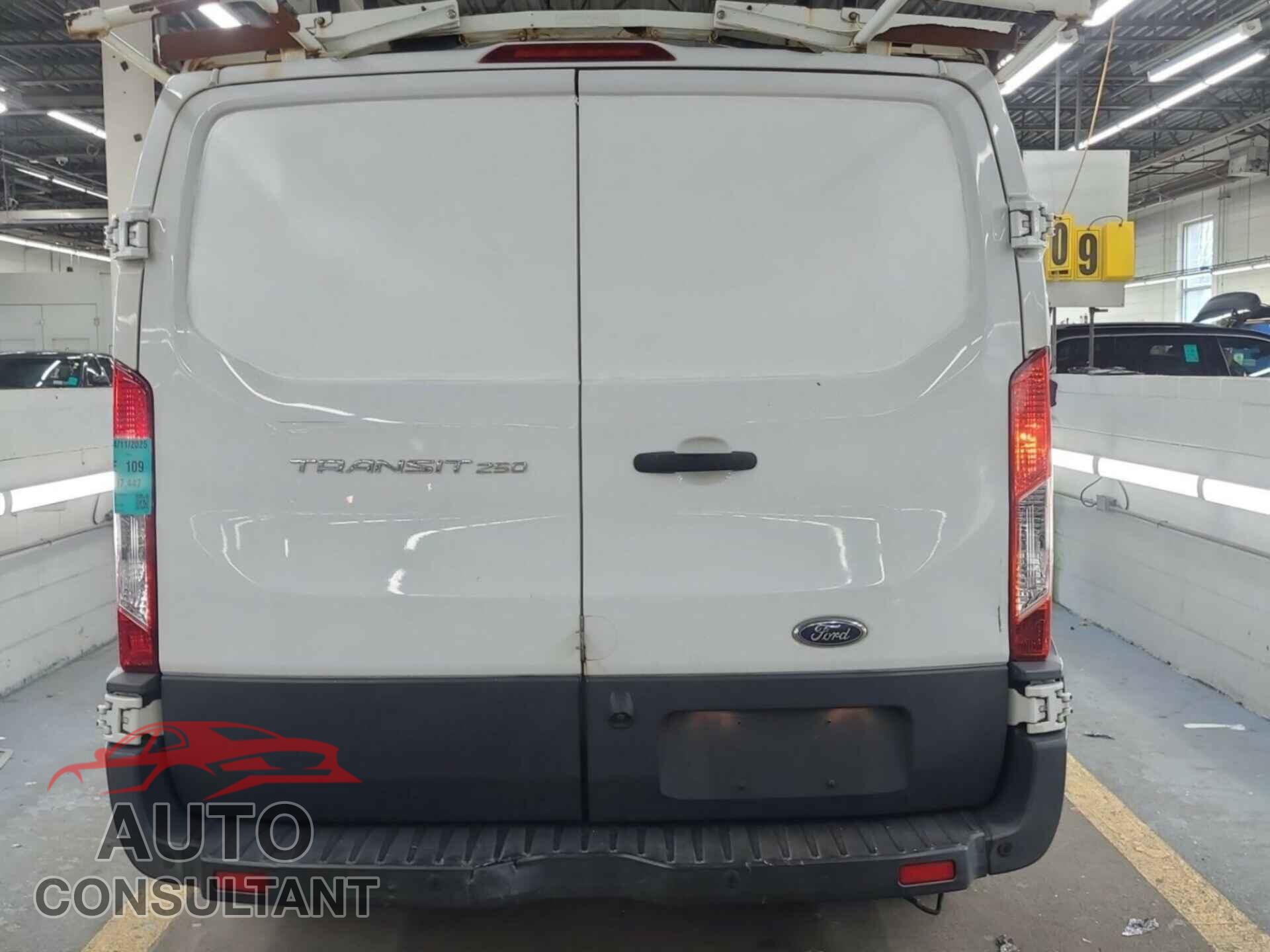 FORD TRANSIT 2017 - 1FTYR1YM4HKB43541