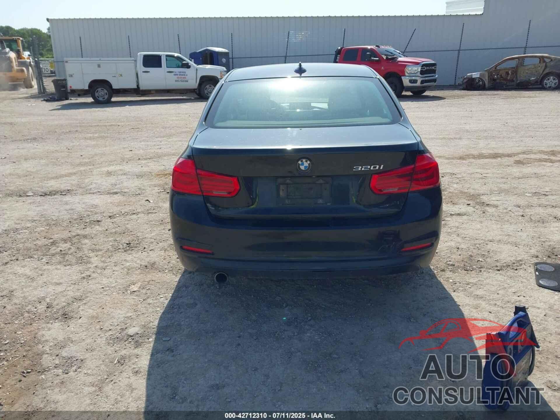 BMW 320I 2018 - WBA8E1G56JNU92529
