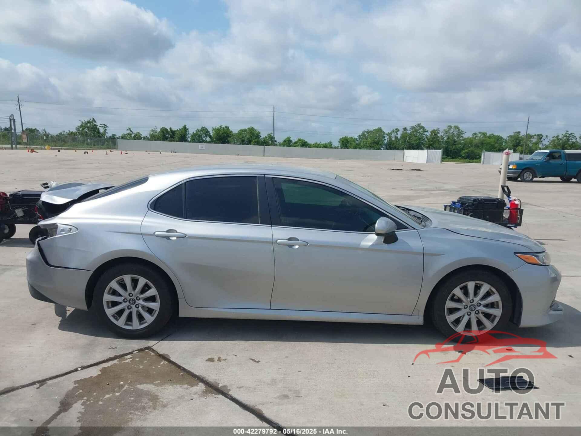 TOYOTA CAMRY 2018 - 4T1B11HK2JU150201