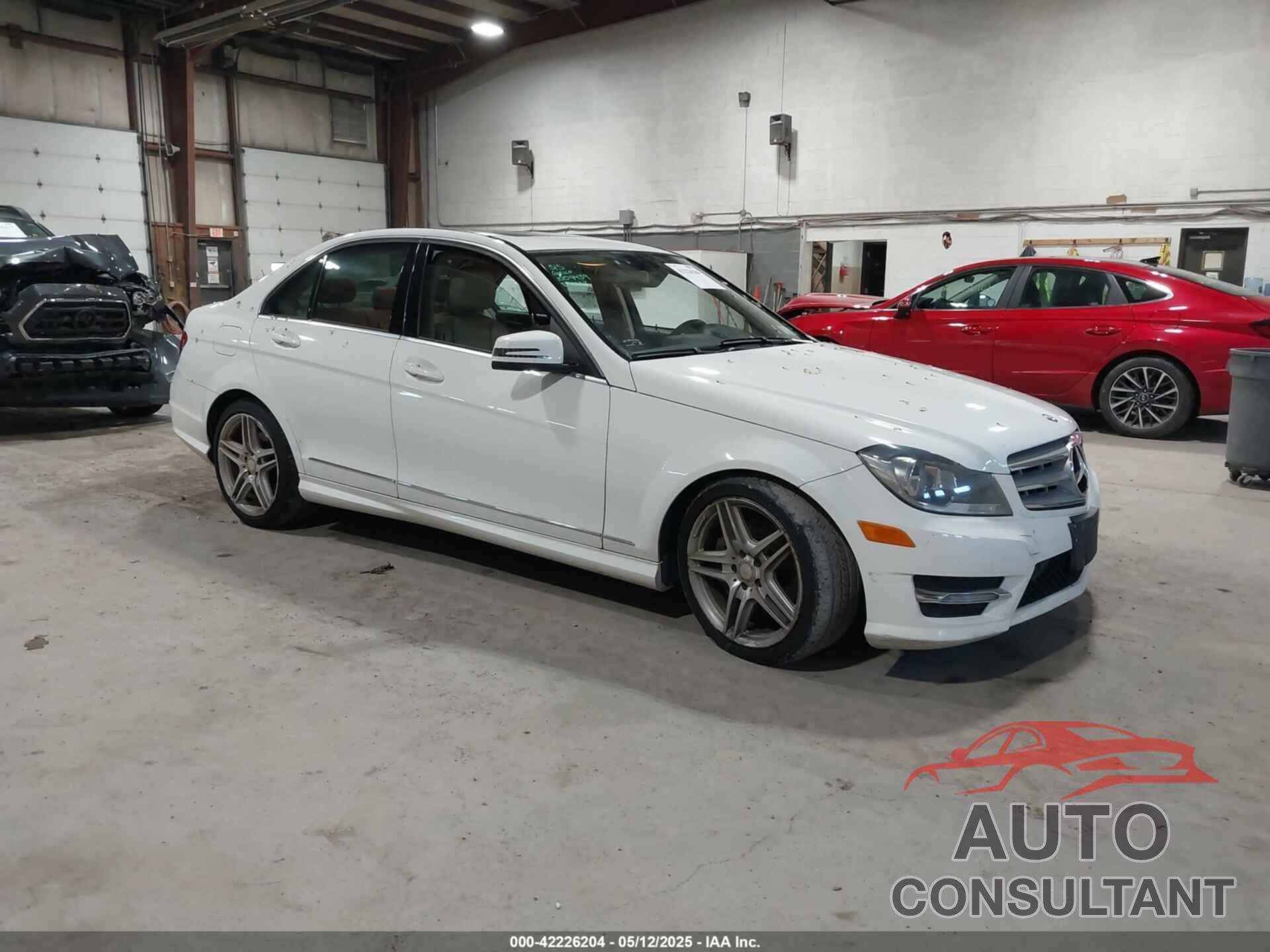 MERCEDES-BENZ C 300 2013 - WDDGF8AB6DR271230