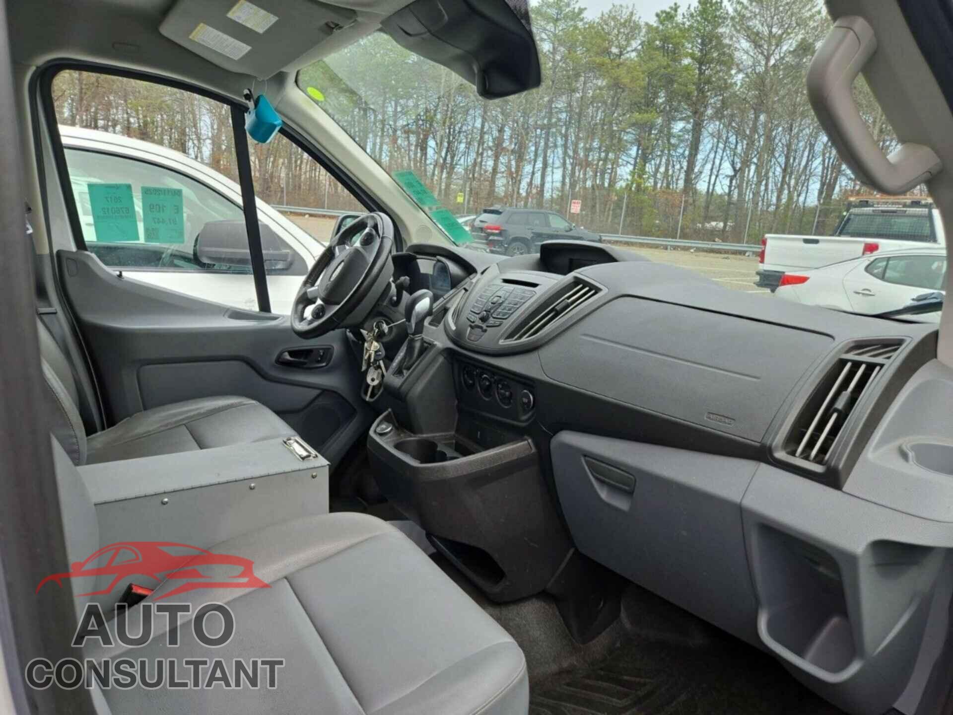 FORD TRANSIT 2017 - 1FTYR1YM4HKB43541