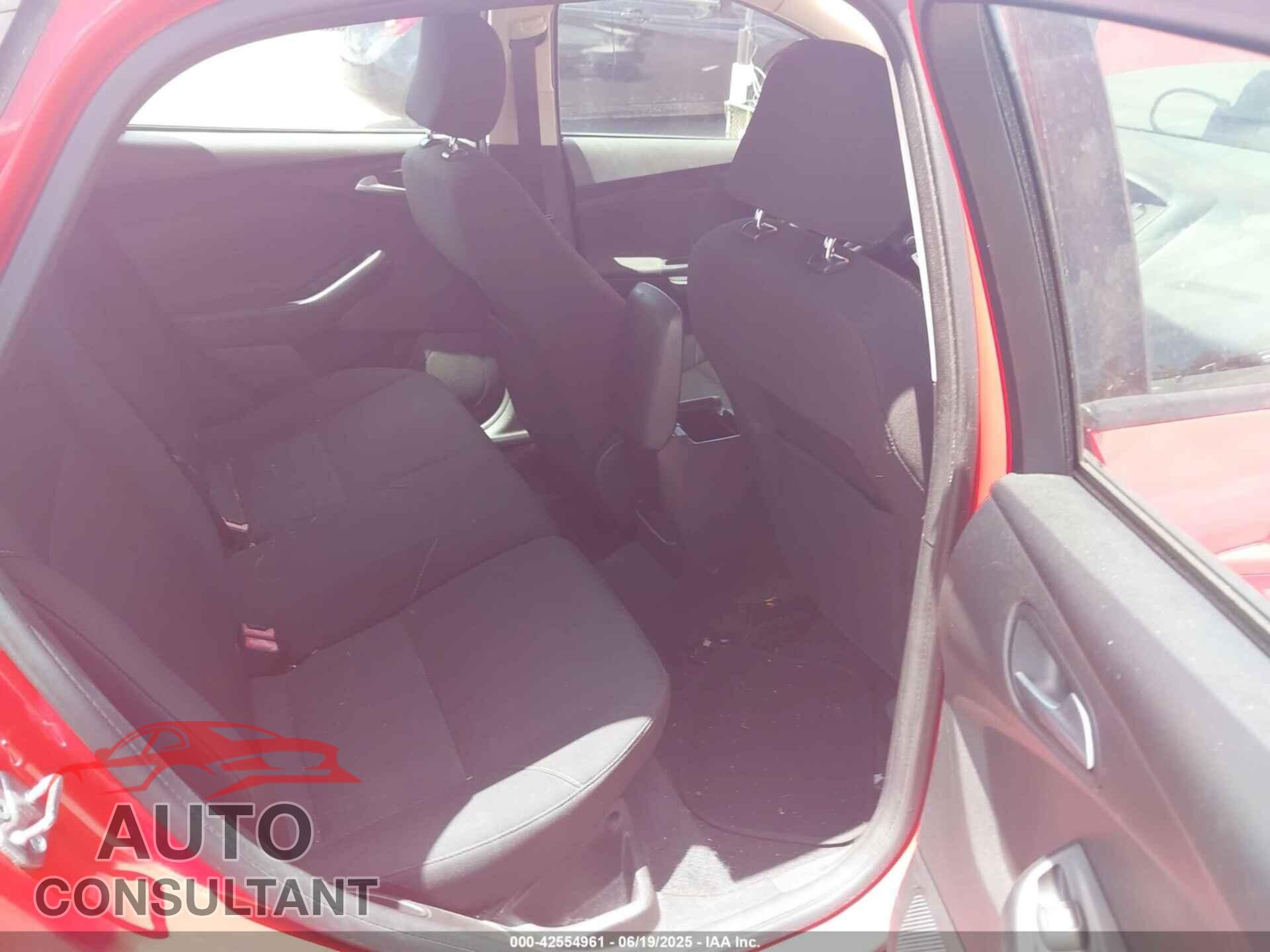 FORD FOCUS 2016 - 1FADP3K2XGL337612