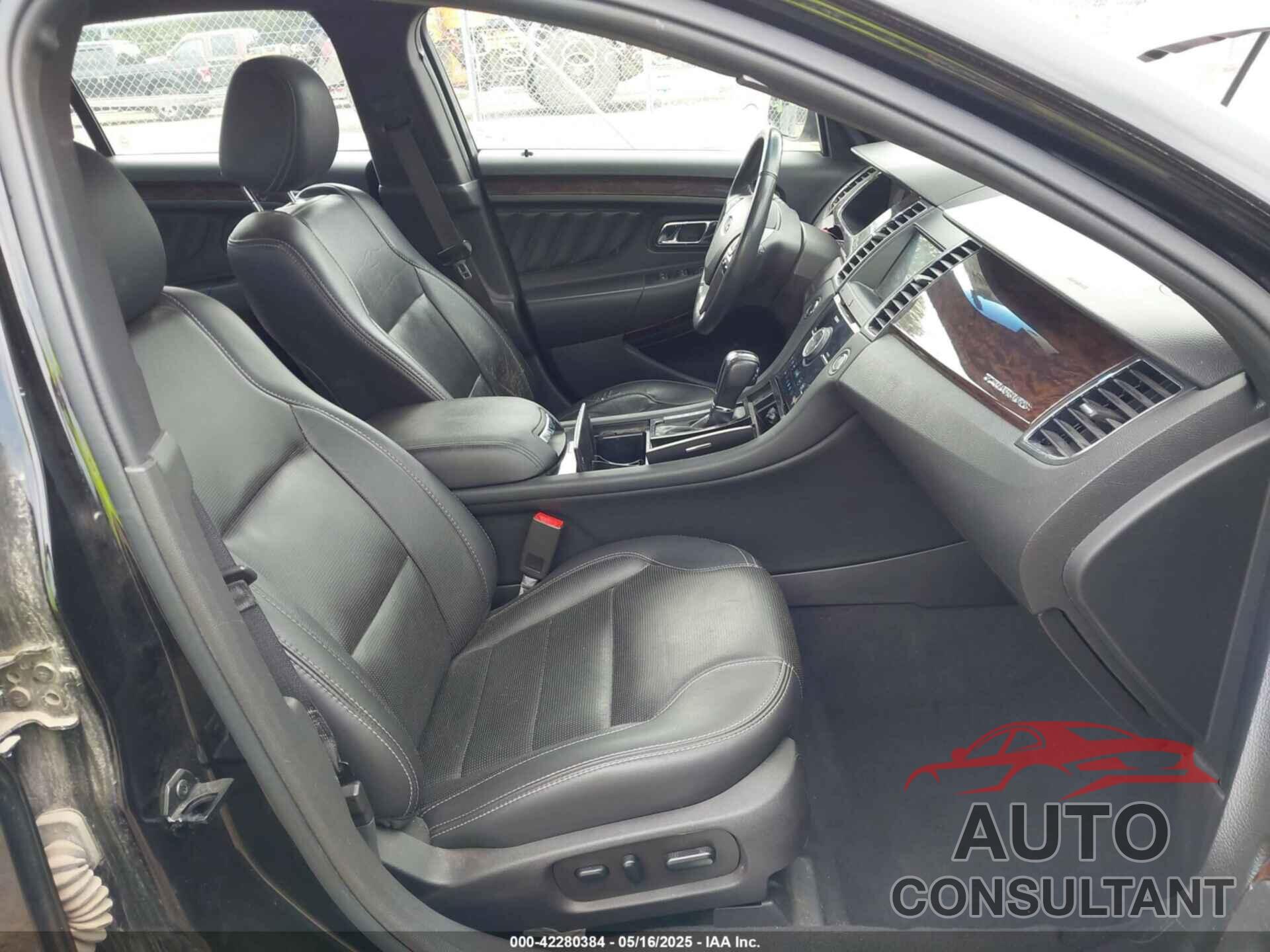 FORD TAURUS 2019 - 1FAHP2F82KG111088