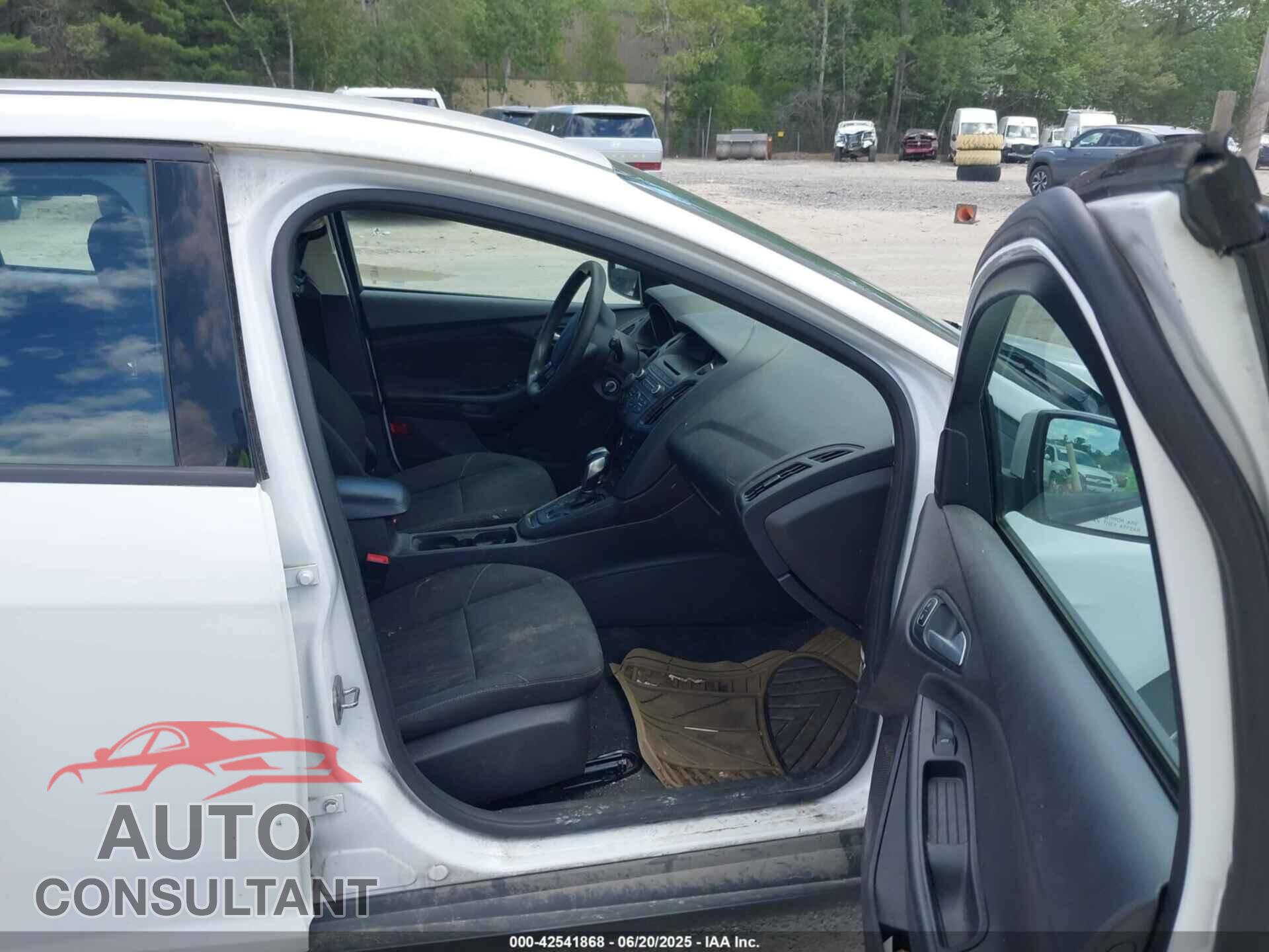 FORD FOCUS 2015 - 1FADP3K29FL212938
