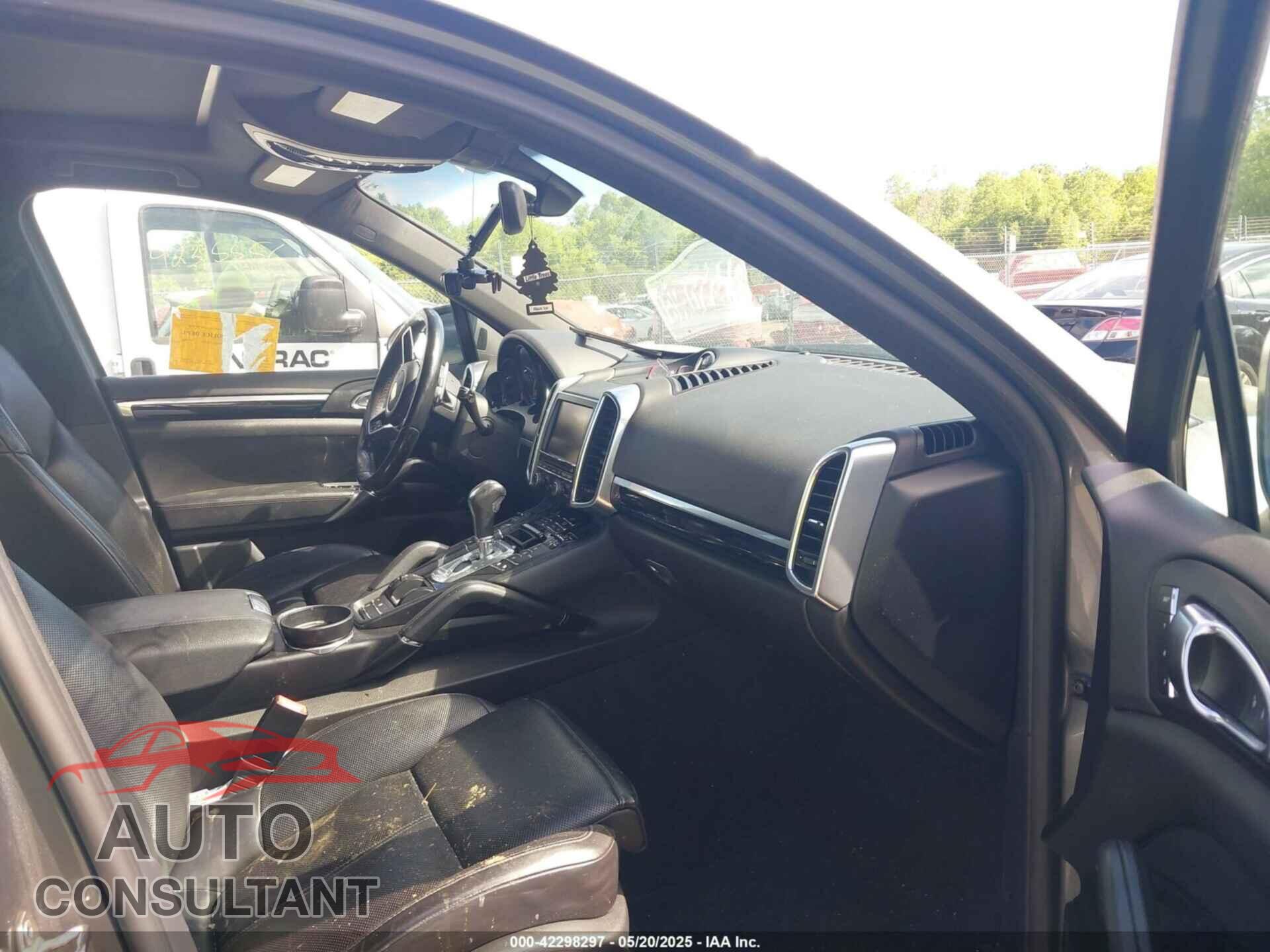 PORSCHE CAYENNE 2016 - WP1AA2A24GLA10857