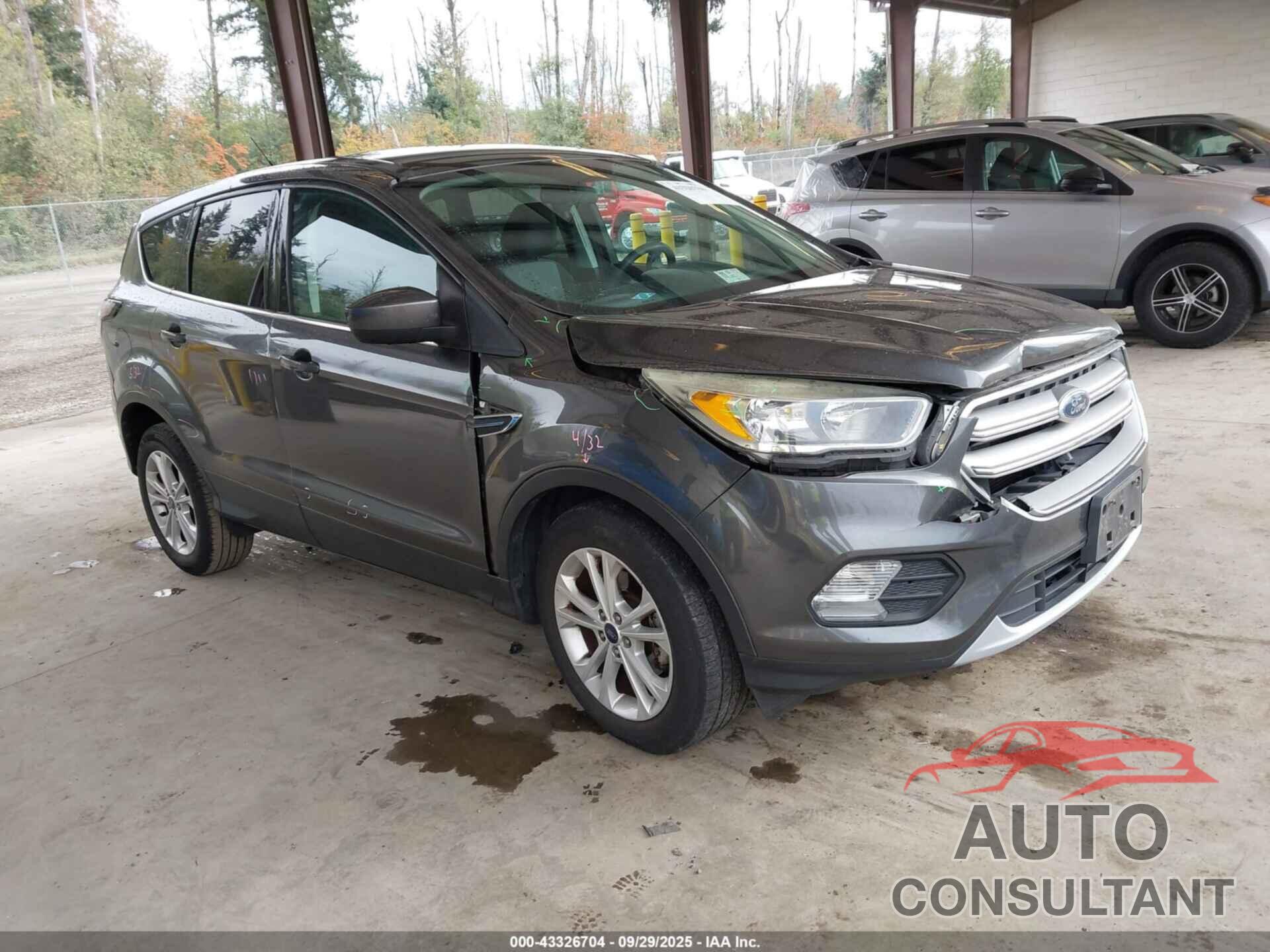 FORD ESCAPE 2017 - 1FMCU0GD8HUC19864